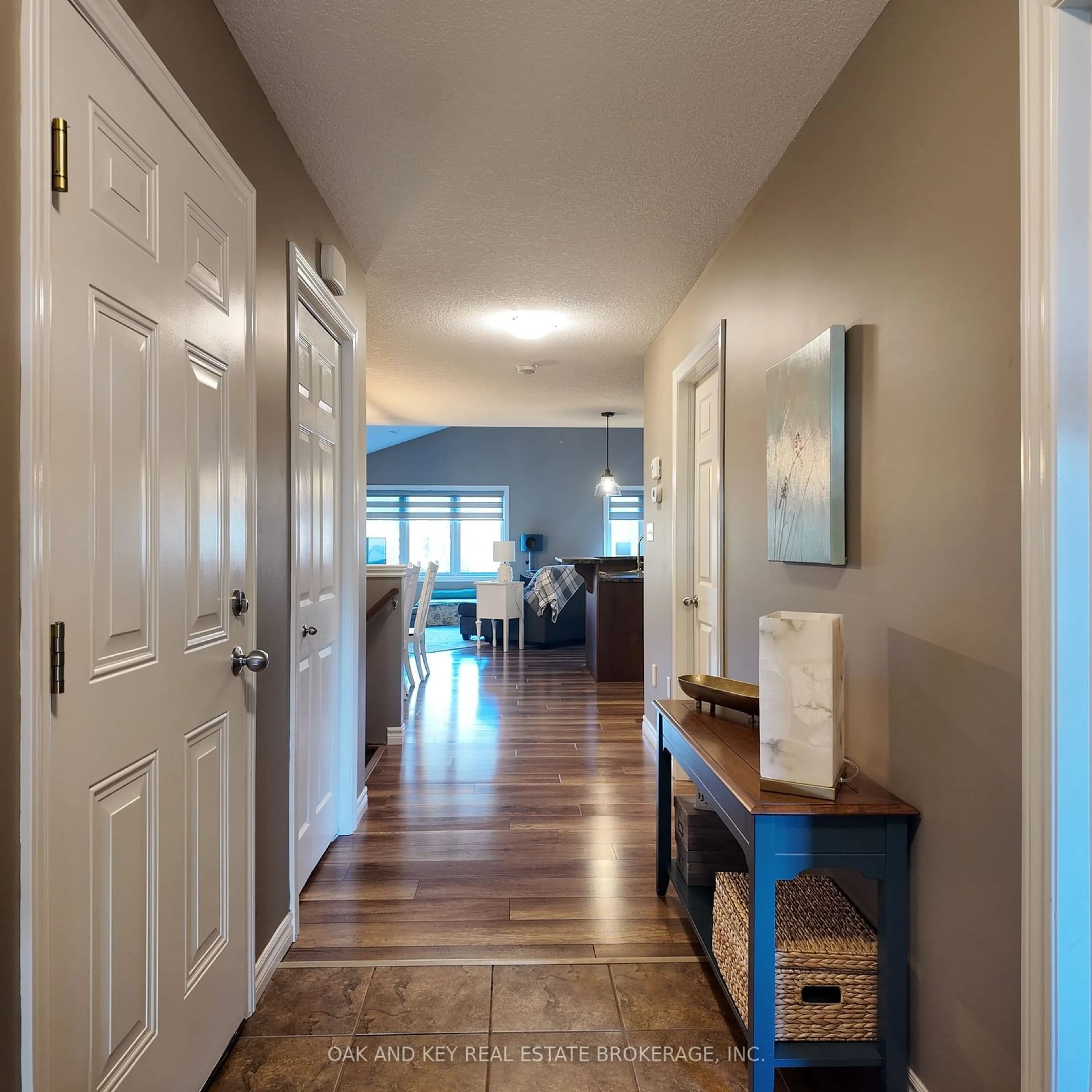 Indoor entryway, wood floors for 69 Greenway Blvd, St. Thomas Ontario N5P 4P8