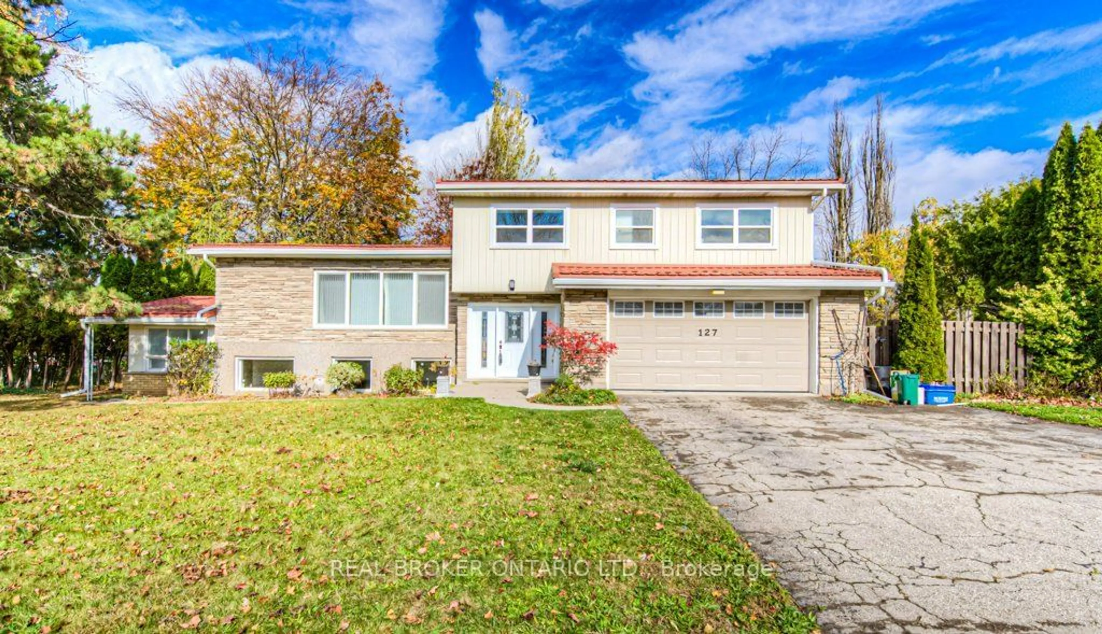 Frontside or backside of a home, the street view for 127 Elgin Cres, Waterloo Ontario N2J 2S5