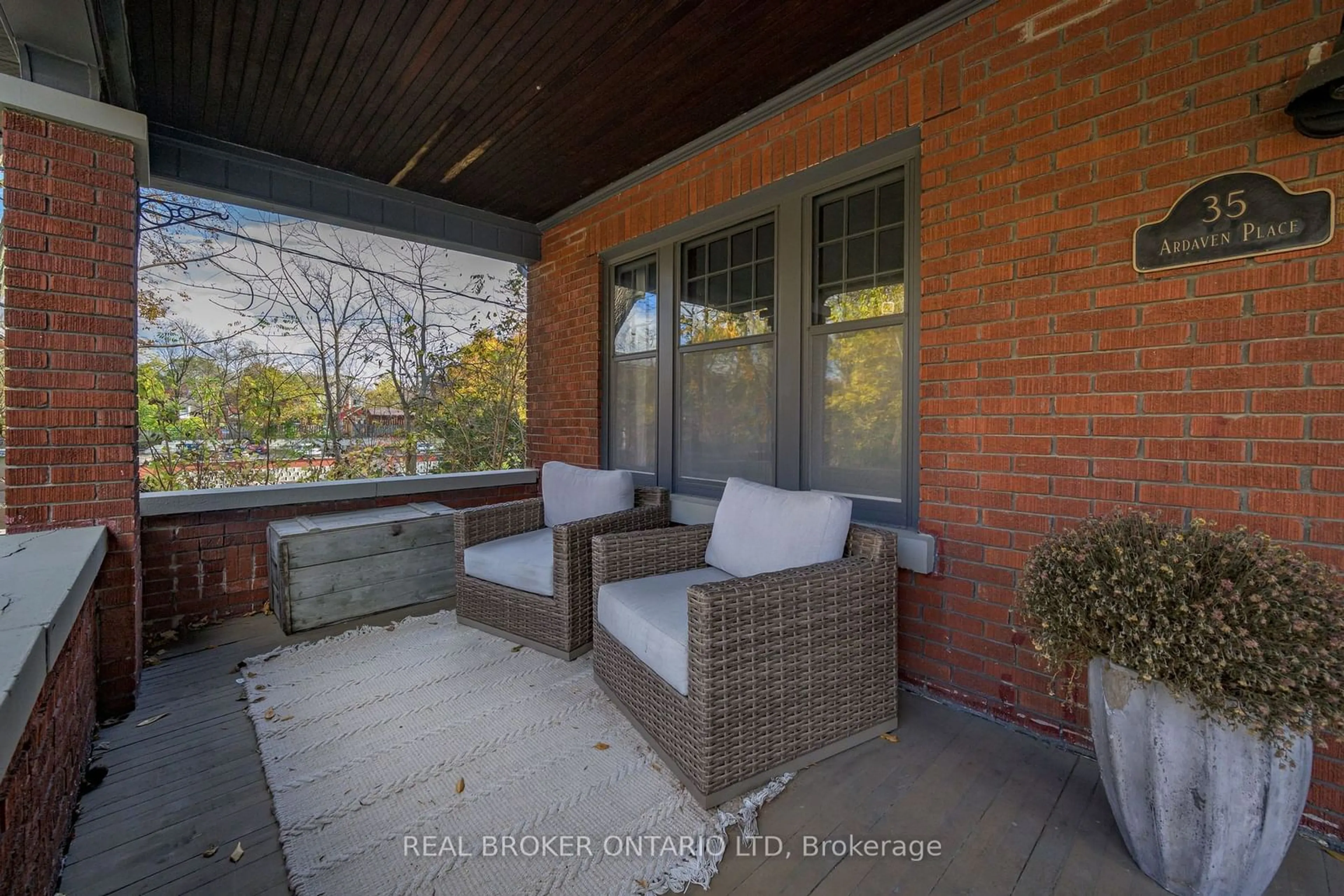 Patio, cottage for 35 Ardaven Pl, London Ontario N6C 1H4