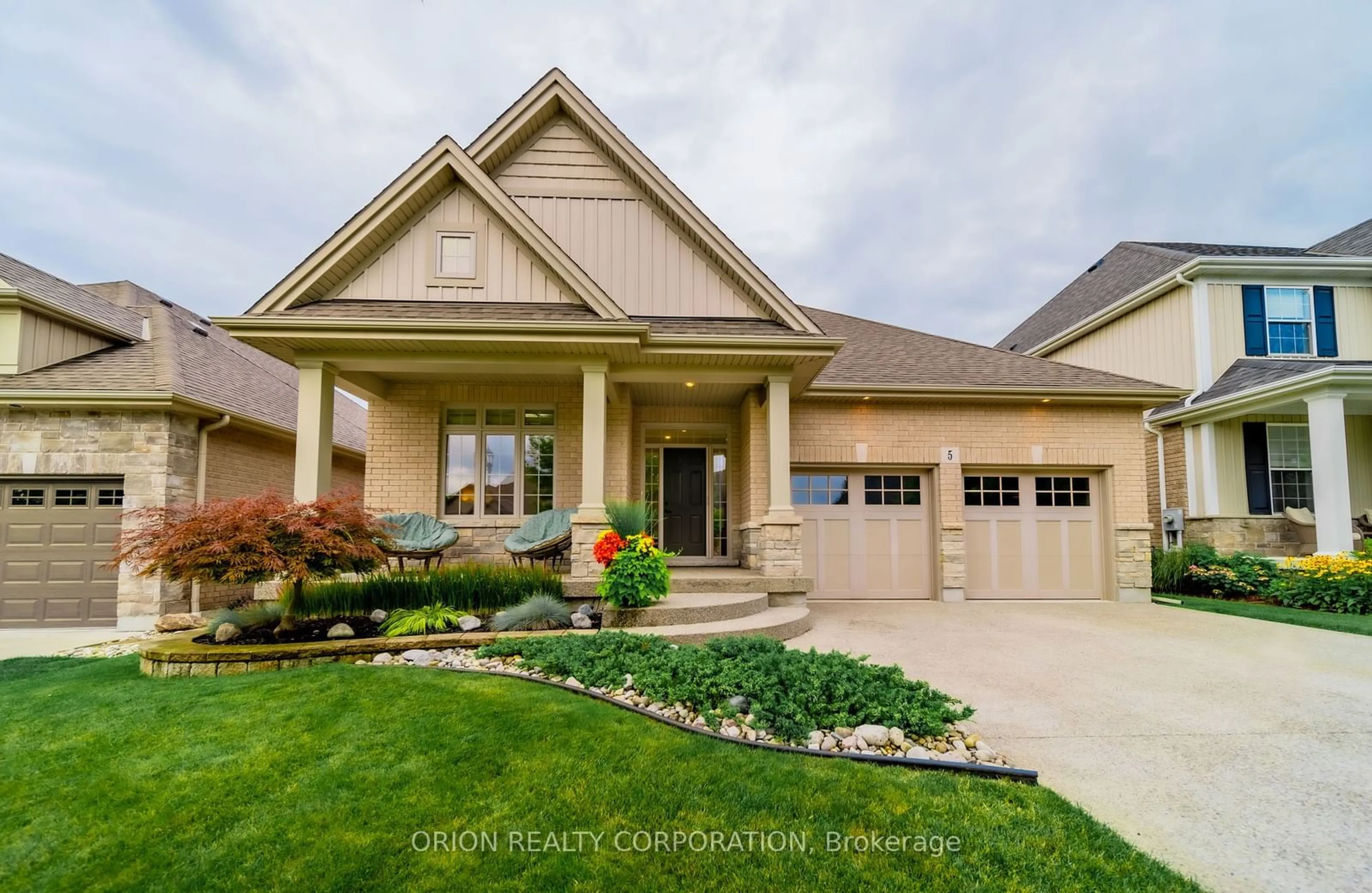 Frontside or backside of a home, the street view for 5 Tulip Tree Rd, Niagara-on-the-Lake Ontario L0S 1J1