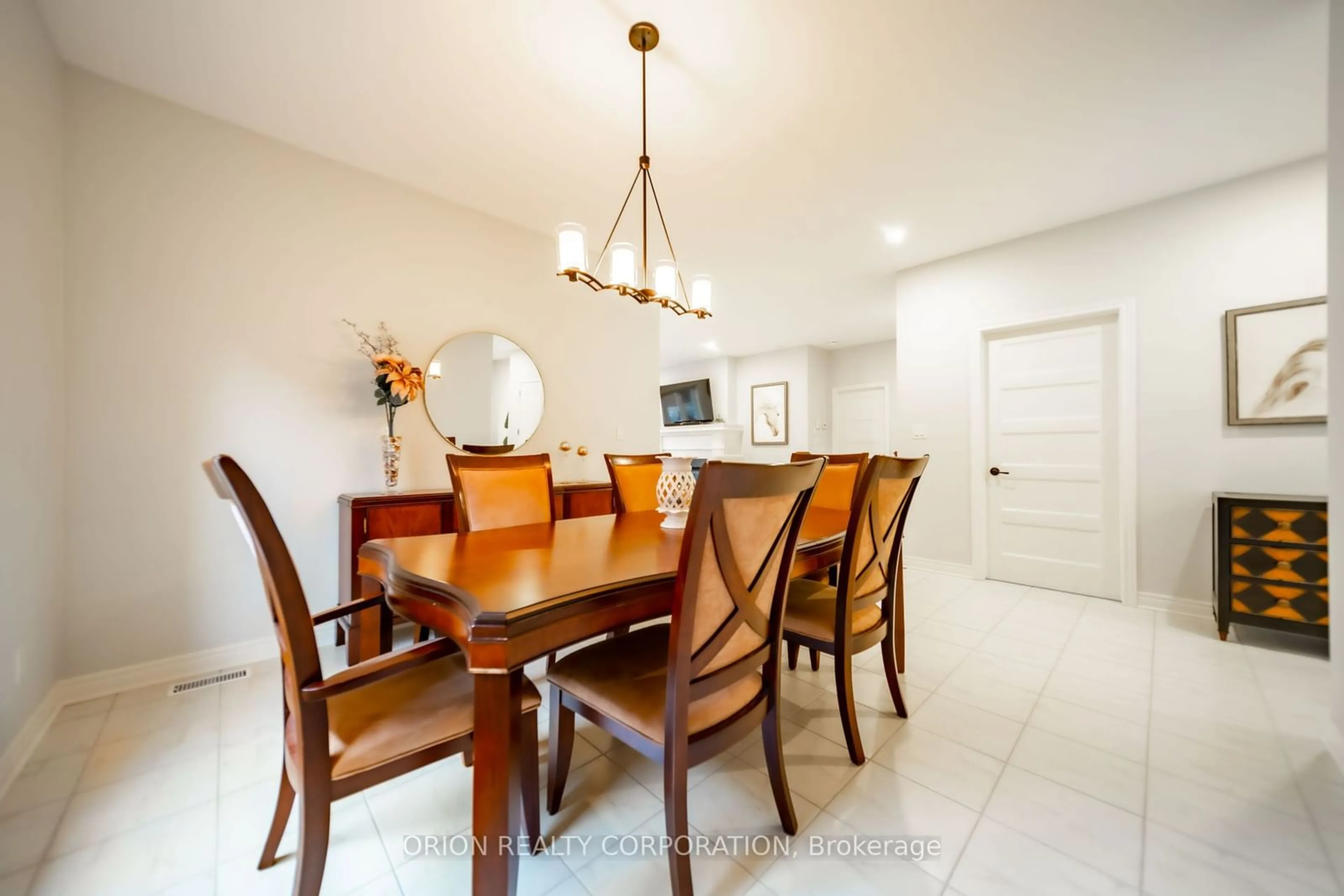 Dining room, wood floors, cottage for 5 Tulip Tree Rd, Niagara-on-the-Lake Ontario L0S 1J1