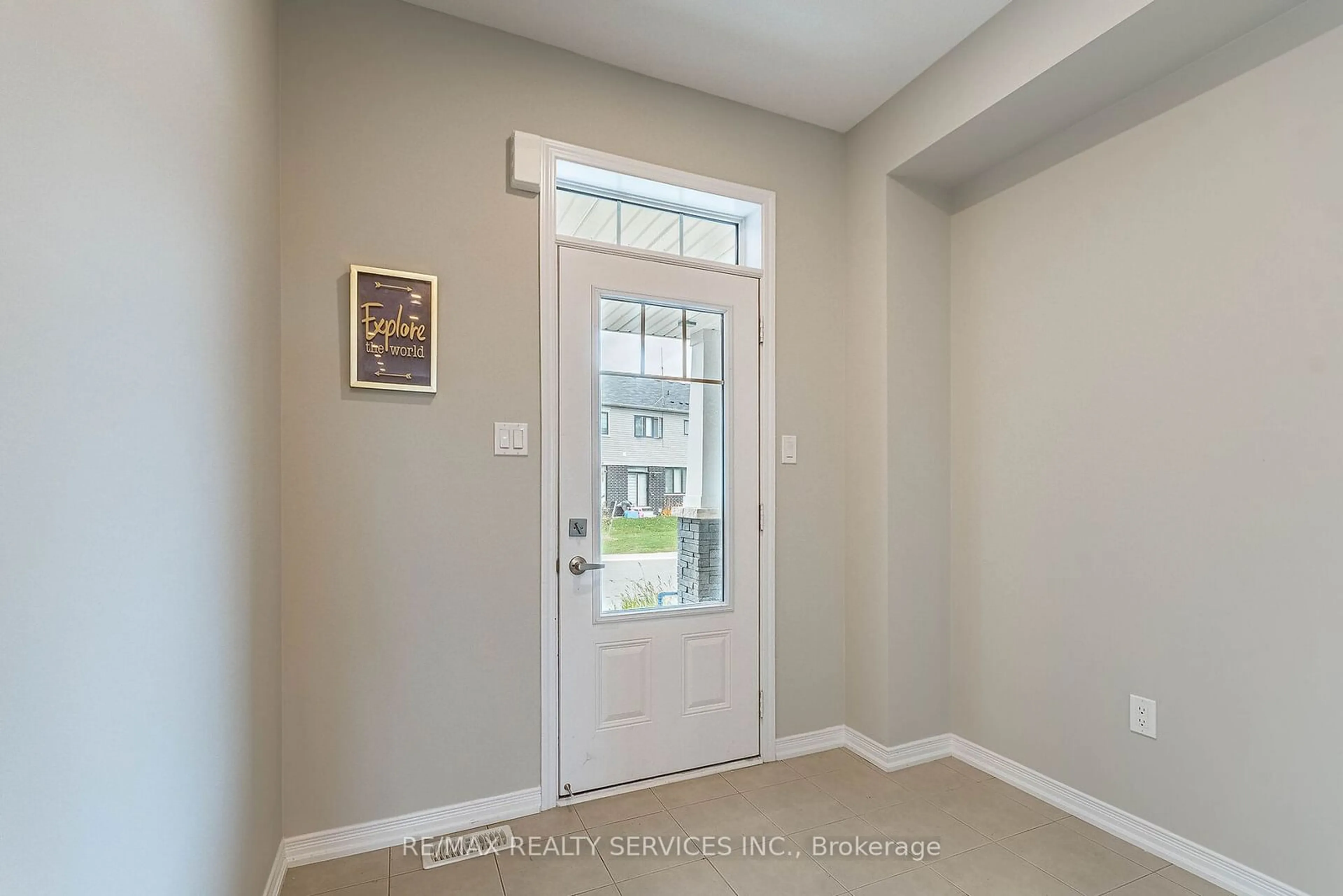 Indoor entryway, wood floors for 8273 Tulip Tree Dr #20, Niagara Falls Ontario L2H 3S8