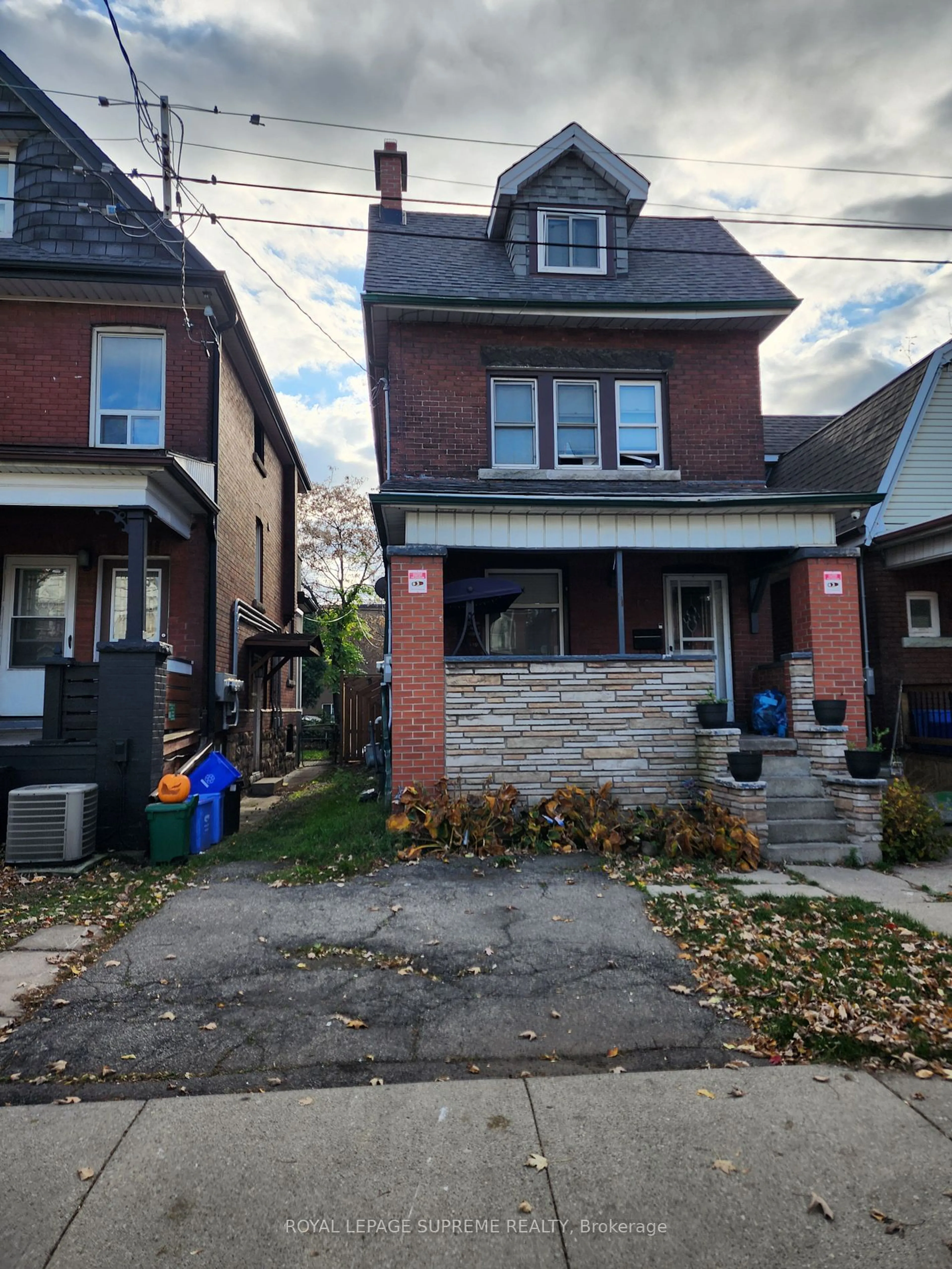 Frontside or backside of a home, the front or back of building for 10 Senator Ave, Hamilton Ontario L8L 1Z4