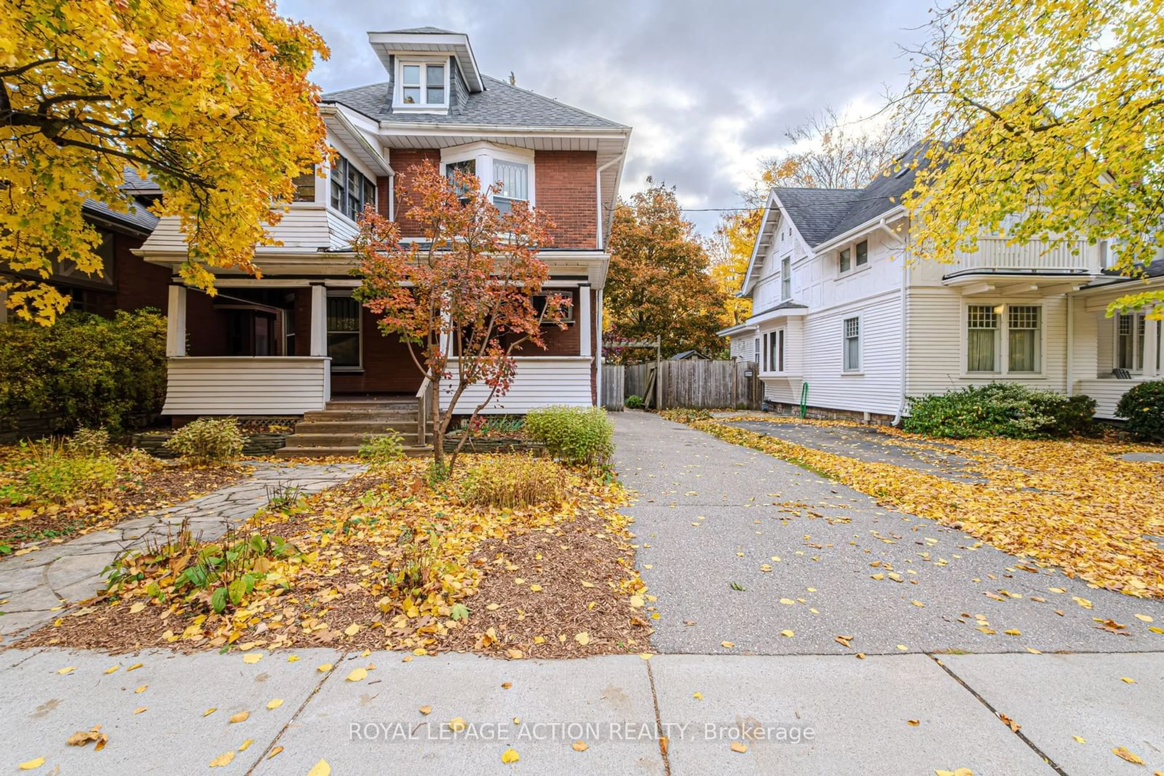 Frontside or backside of a home, the street view for 183 St. Paul Ave, Brantford Ontario N3T 4G5