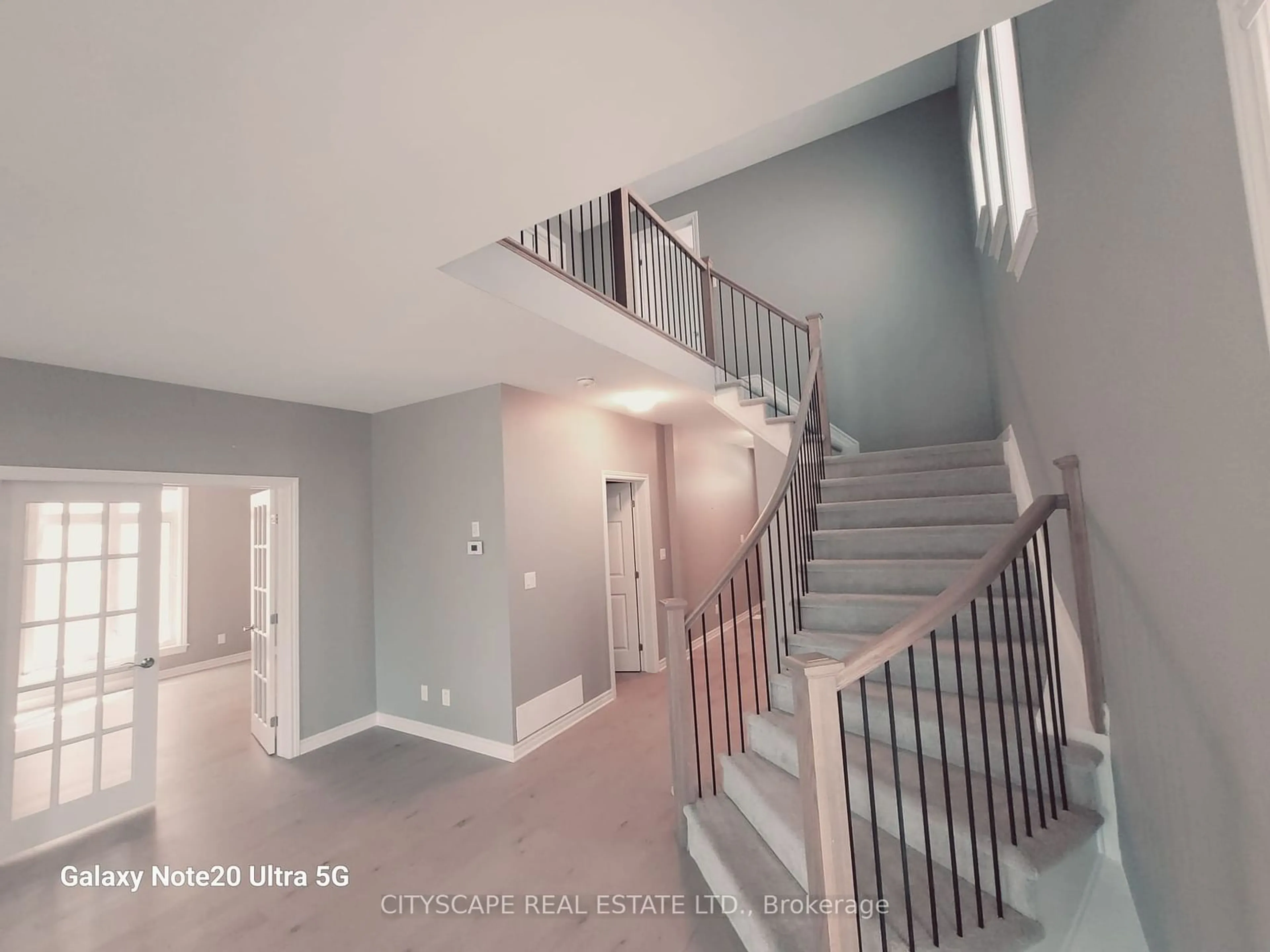 Indoor foyer, cement floor for 1374 Monarch Dr, Kingston Ontario K7P 0S2