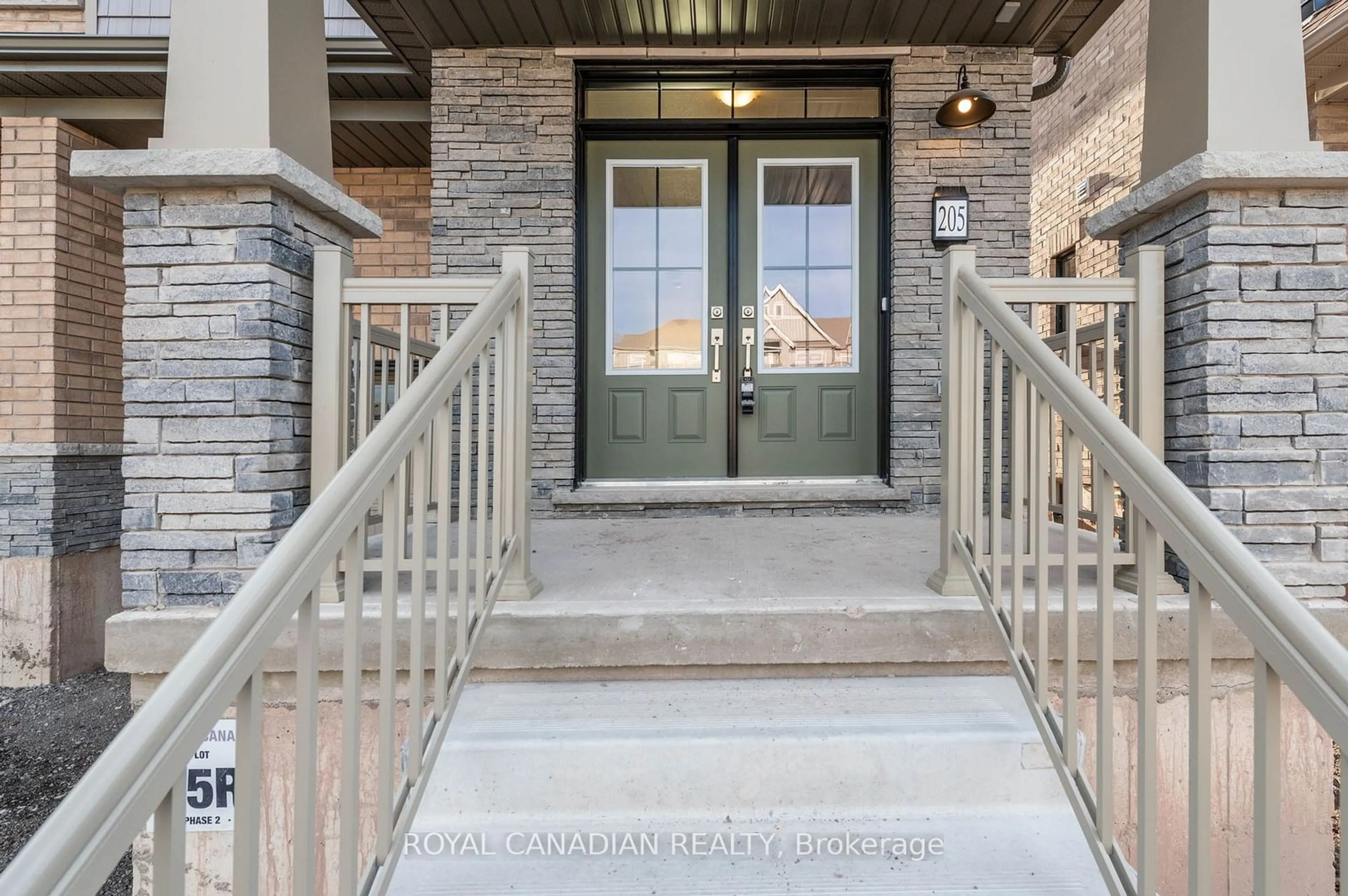 Indoor entryway, cement floor for 205 Port Cres, Welland Ontario L3B 0N2