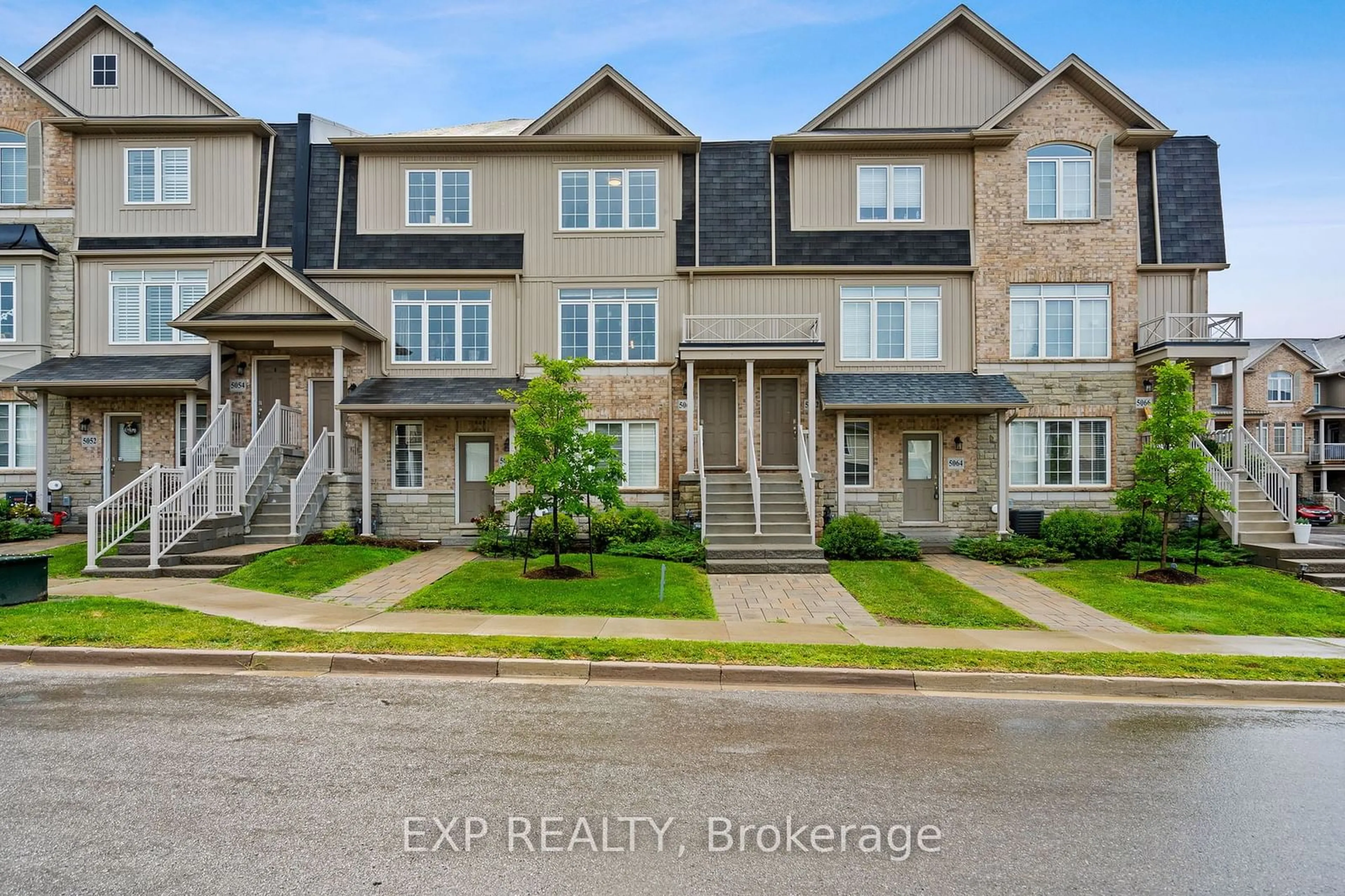 A pic from exterior of the house or condo, the street view for 5060 Serena Dr, Lincoln Ontario L0R 1B2