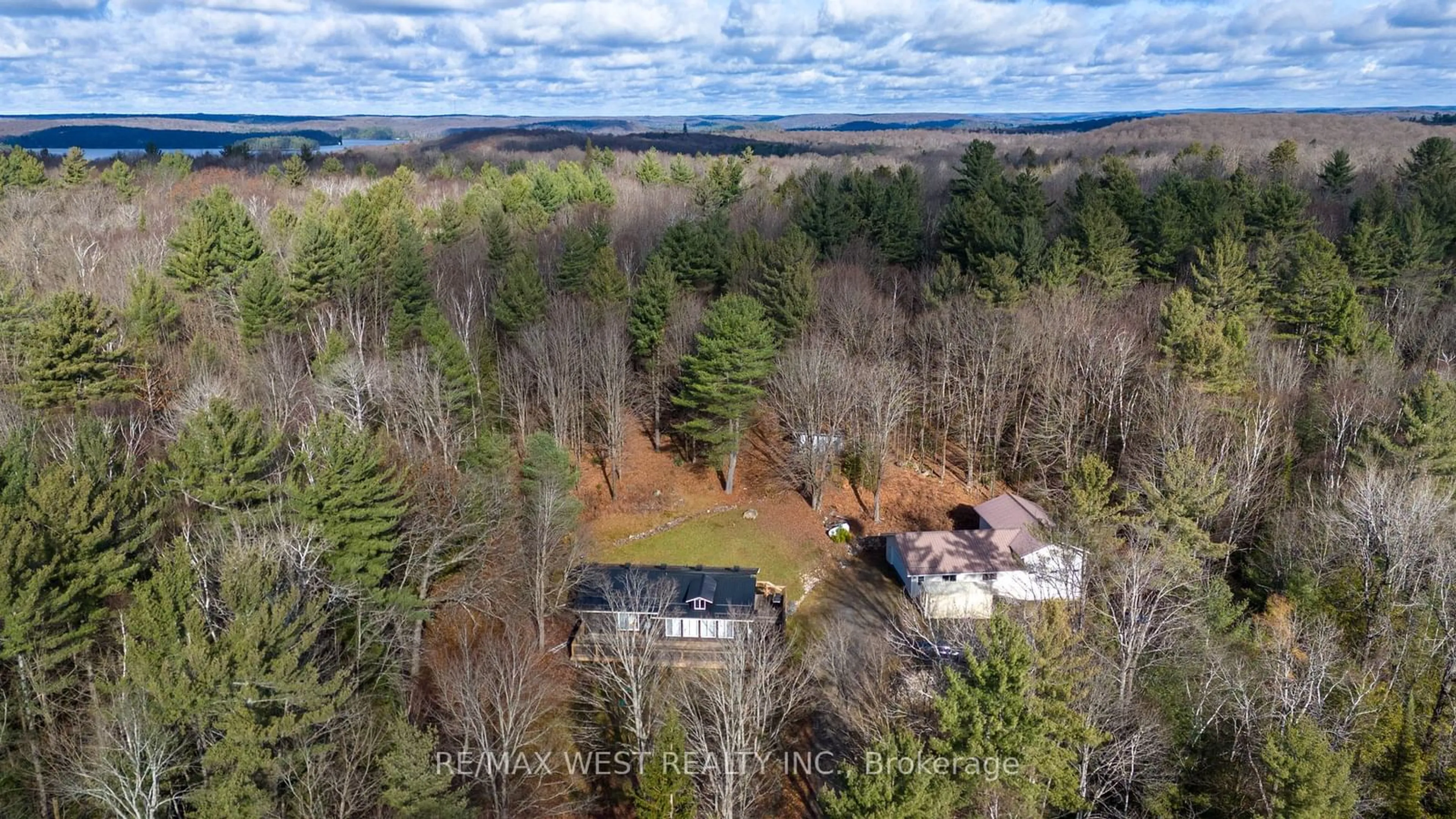 A pic from exterior of the house or condo, cottage for 1183 Echo Lake Rd, Lake of Bays Ontario P0B 1A0