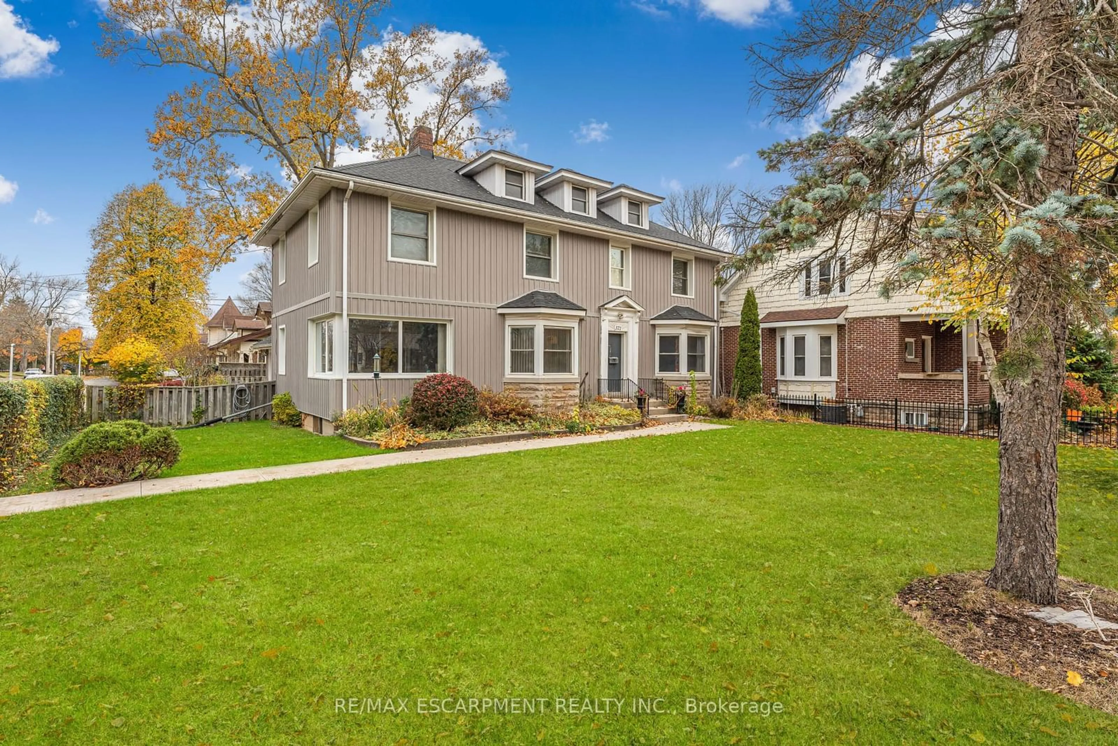 A pic from exterior of the house or condo, the fenced backyard for 371 Niagara St, Welland Ontario L3C 1L1