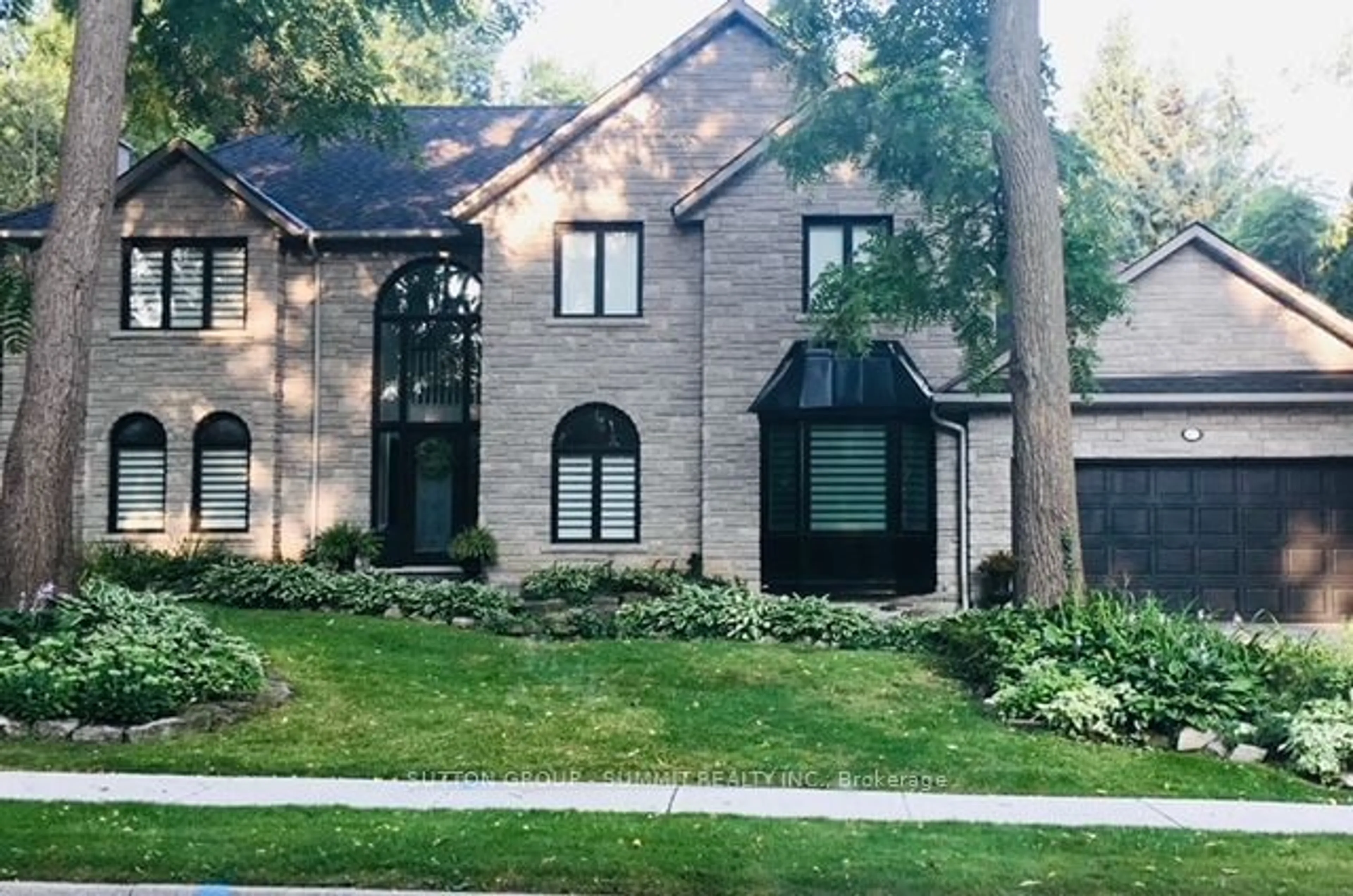 Home with brick exterior material for 168 Lovers Lane, Hamilton Ontario L9G 1G8