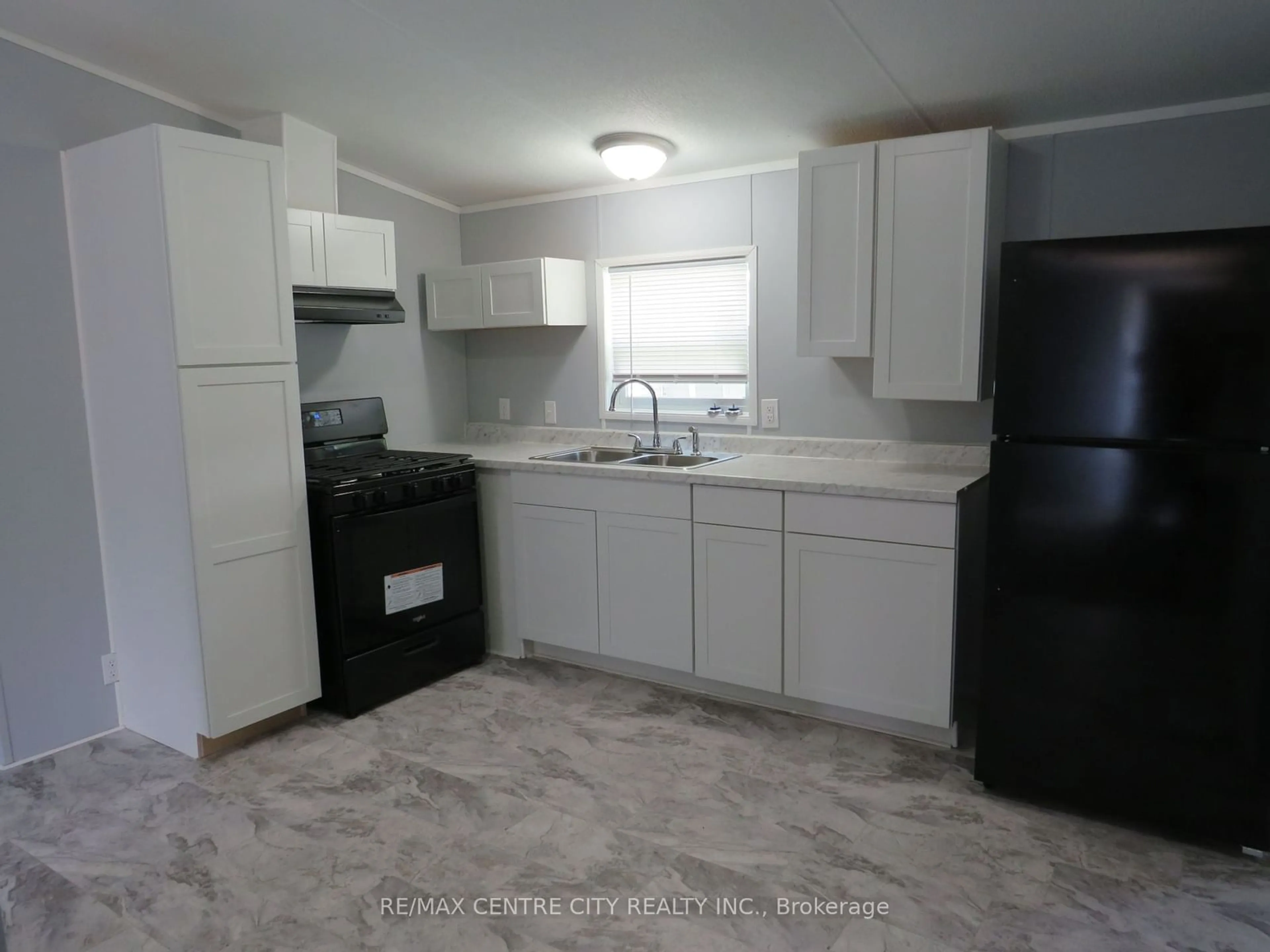 Standard kitchen, unknown floor, cottage for 198 Springbank Dr #128, London Ontario N6G 1J1