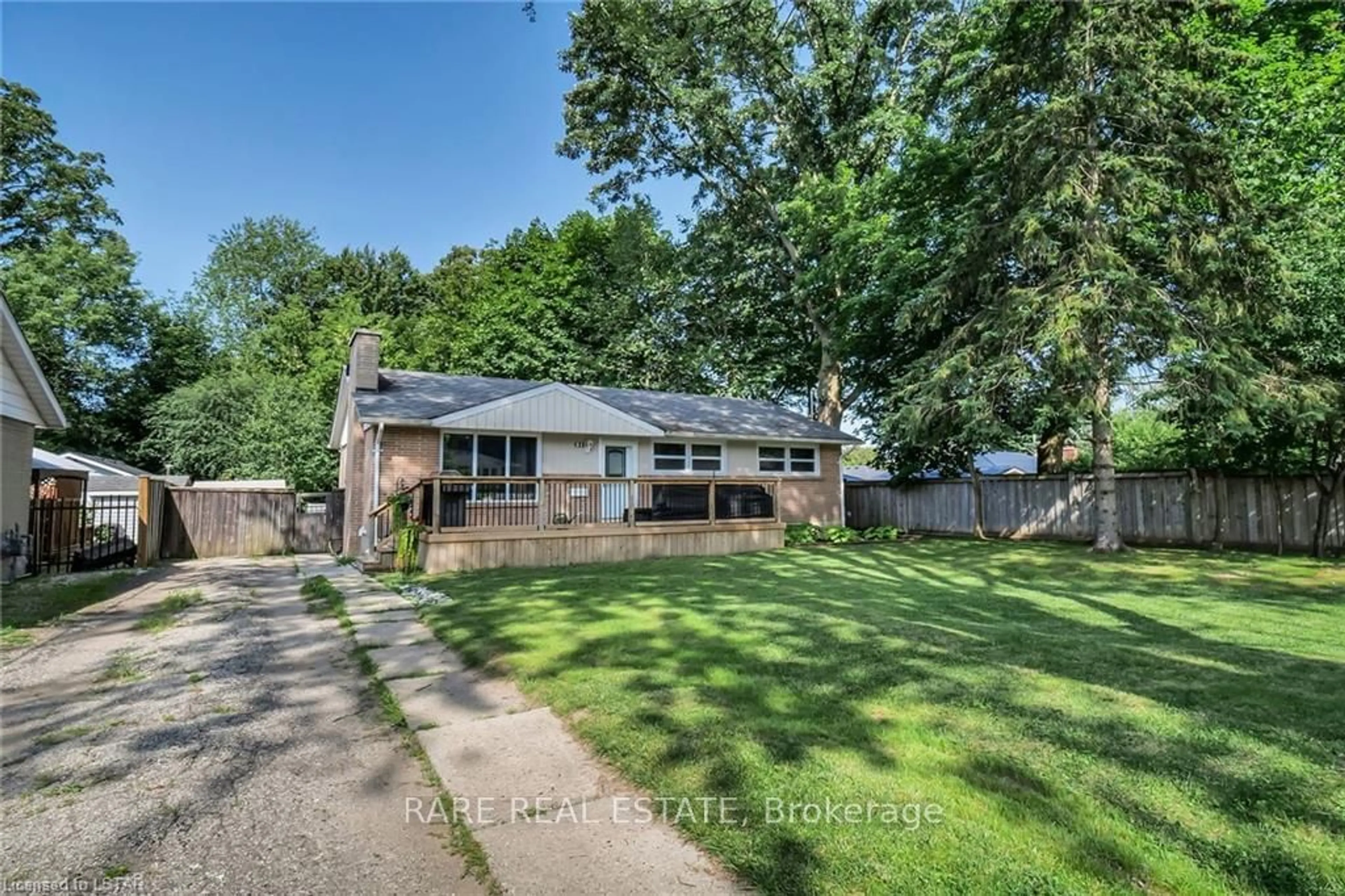 Frontside or backside of a home, the street view for 31 Thorncrest Cres, London Ontario N6J 1K4