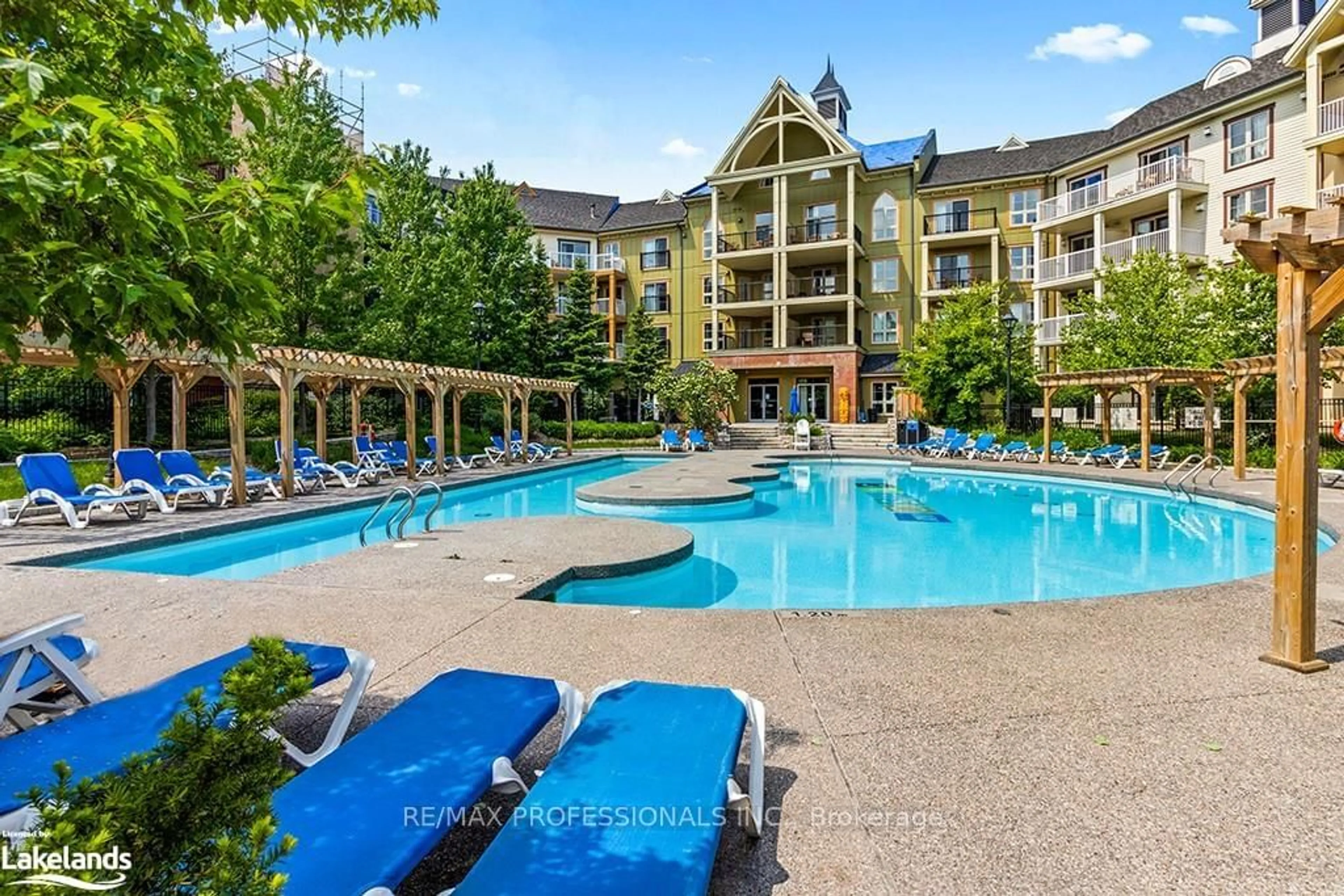 Indoor or outdoor pool for 190 Jozo Weider Blvd #301, Blue Mountains Ontario L9Y 3Z2