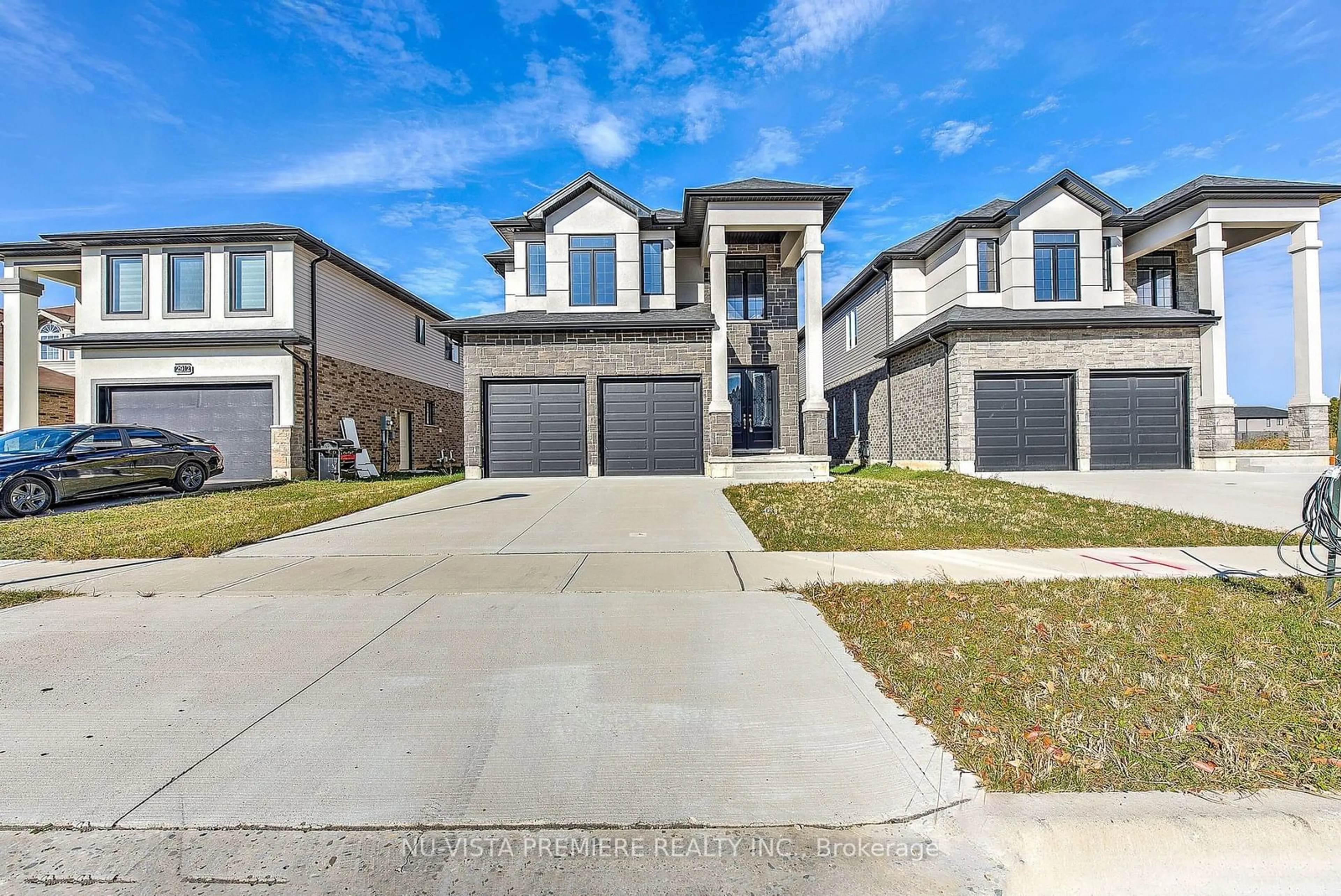 A pic from exterior of the house or condo, the street view for 2916 LEMIEUX Walk, London Ontario N6M 0H2