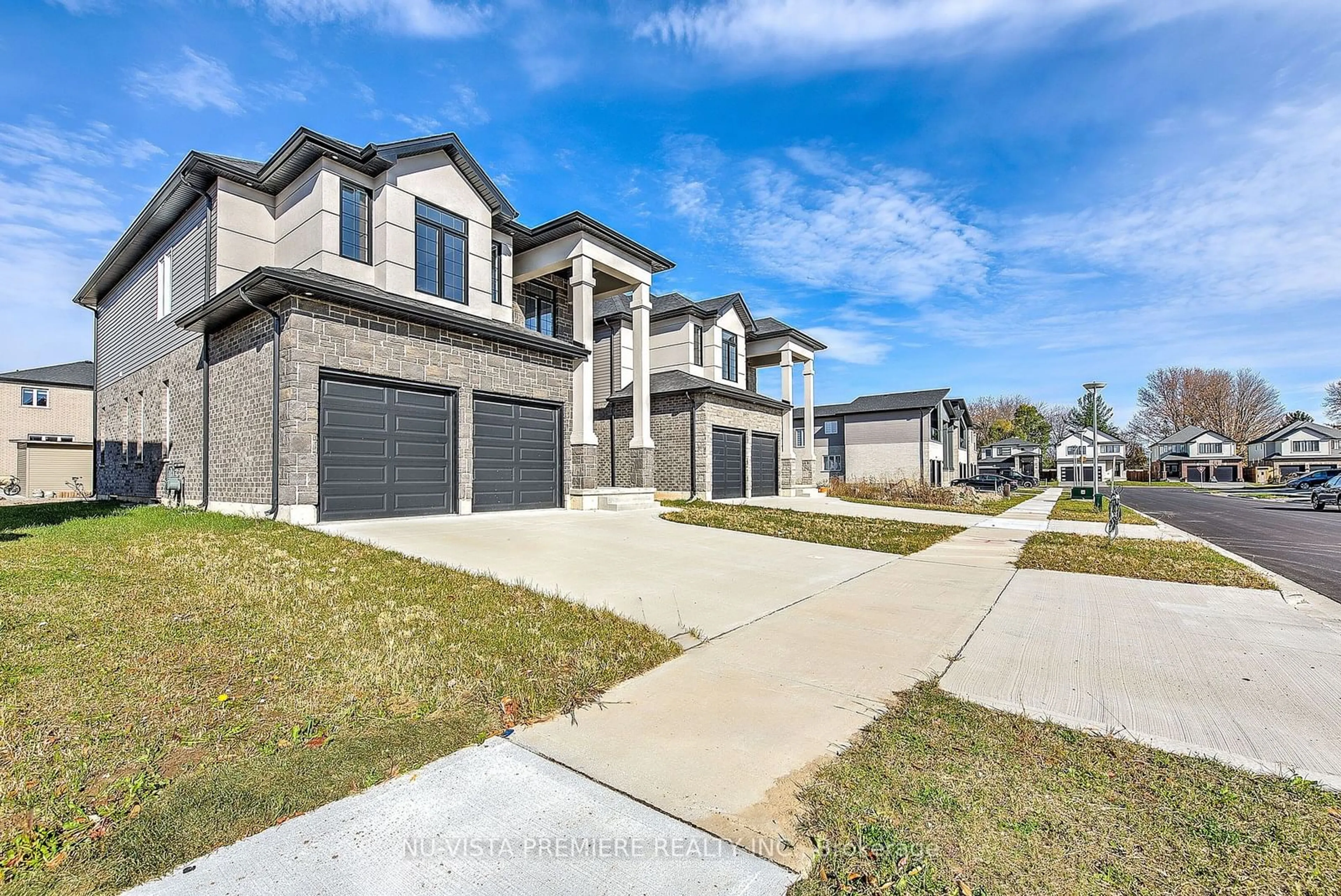 A pic from exterior of the house or condo, the street view for 2916 LEMIEUX Walk, London Ontario N6M 0H2