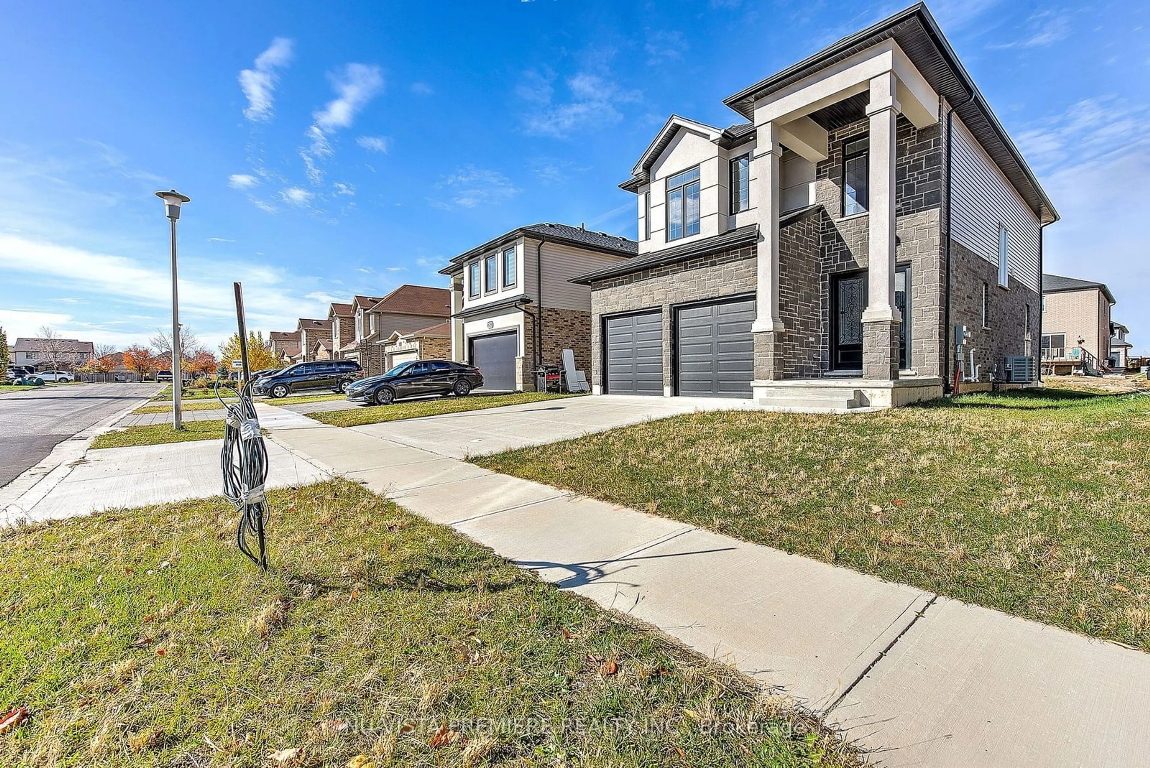 Frontside or backside of a home, the street view for 2916 LEMIEUX Walk, London Ontario N6M 0H2