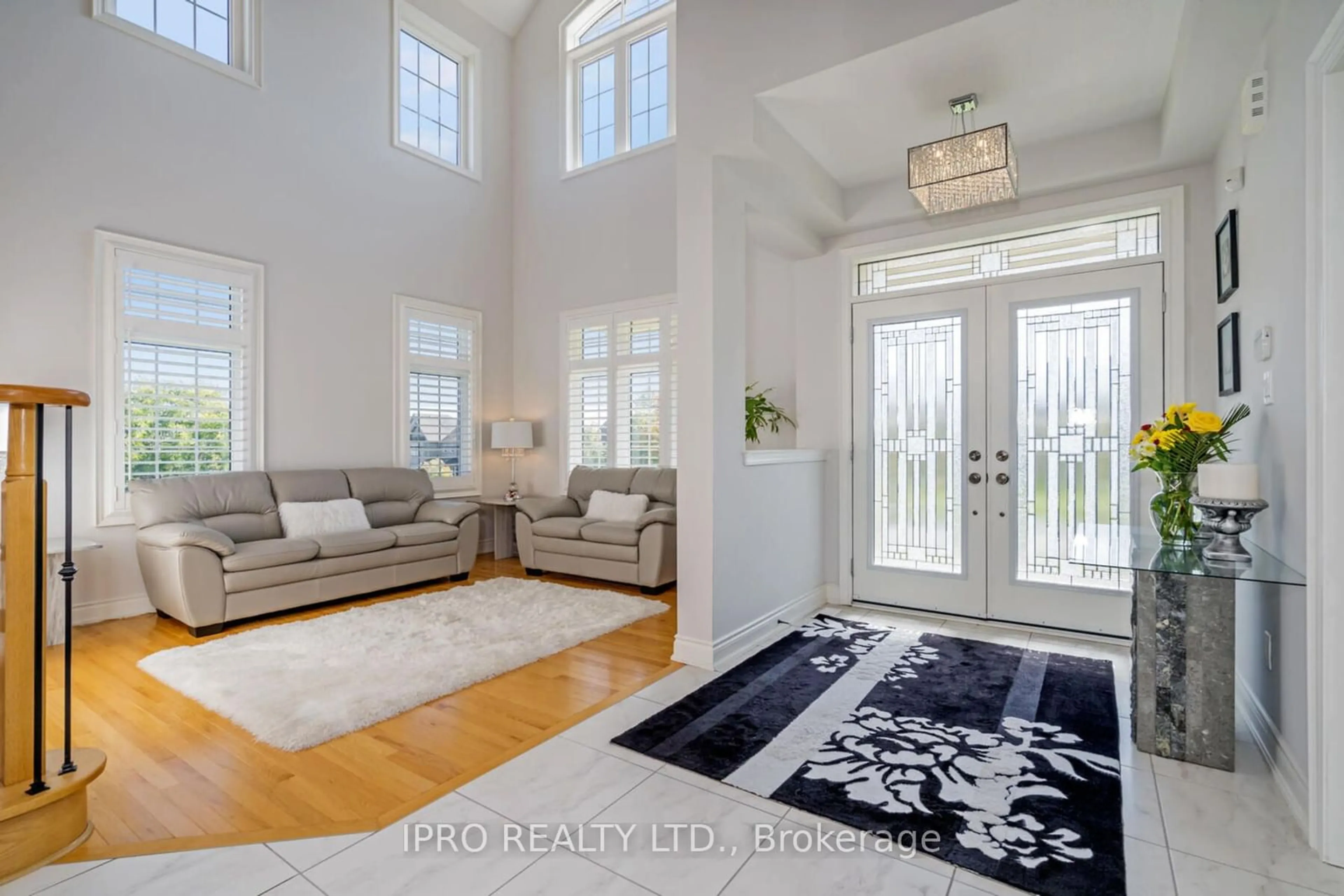 Indoor entryway, wood floors for 44 Orchard Dr, Mono Ontario L9W 6L6