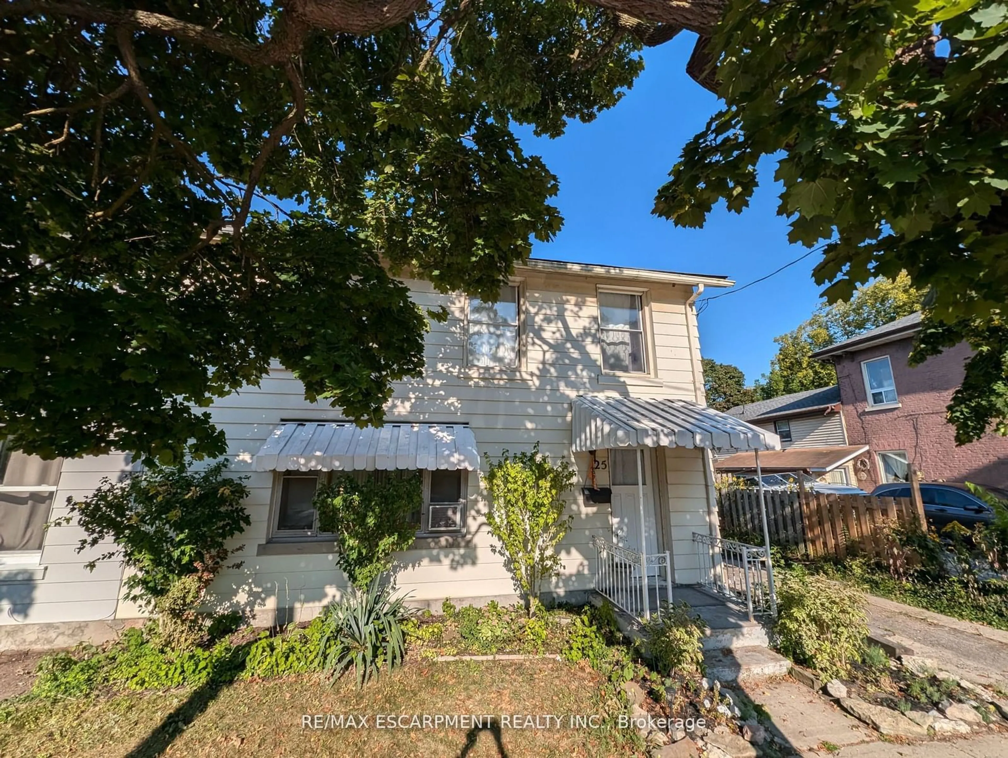 Frontside or backside of a home, the street view for 25 Albion St, Brantford Ontario N3T 3L9