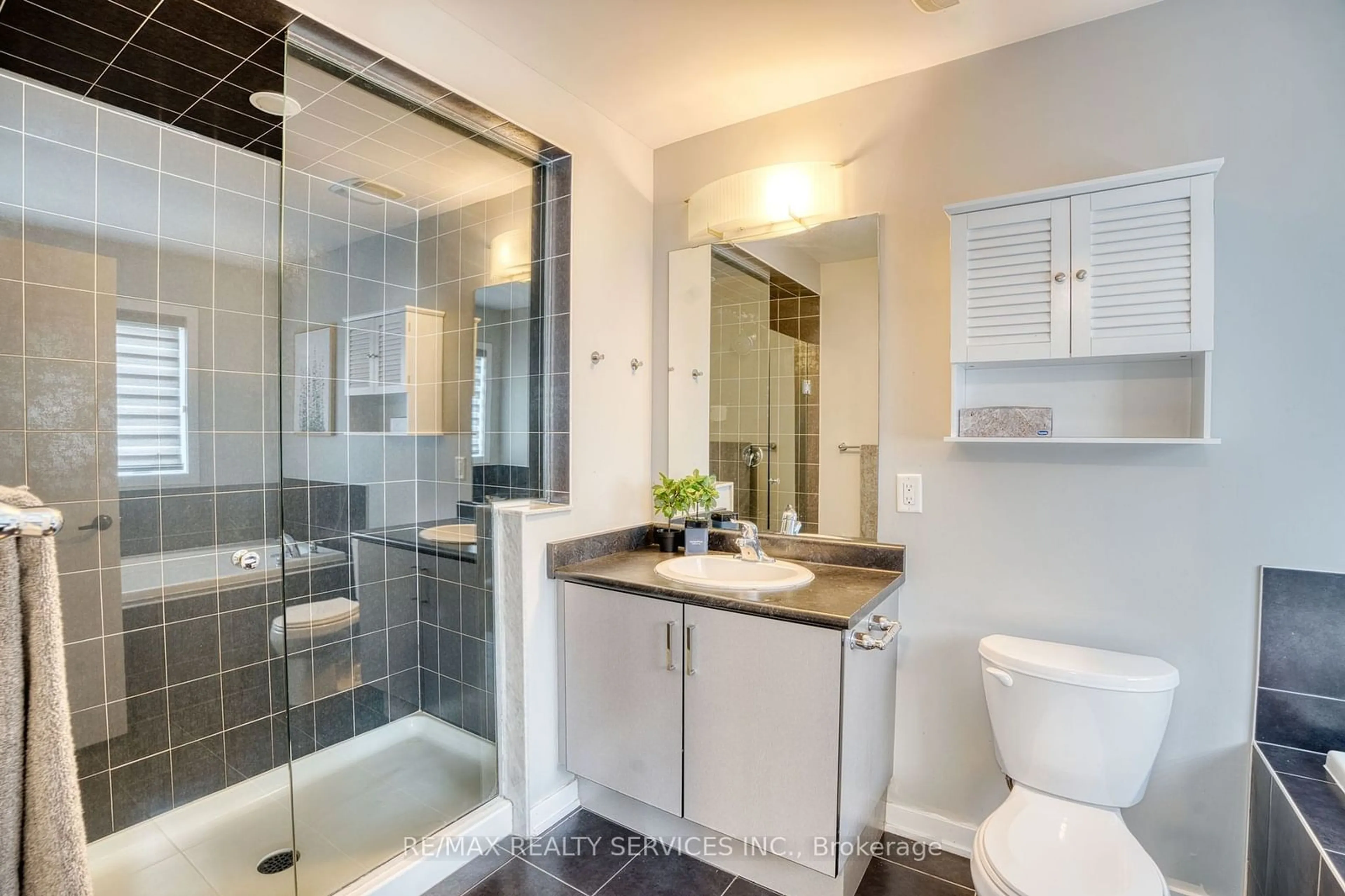 Contemporary bathroom for 146 Crafter Cres, Hamilton Ontario L8J 2V5