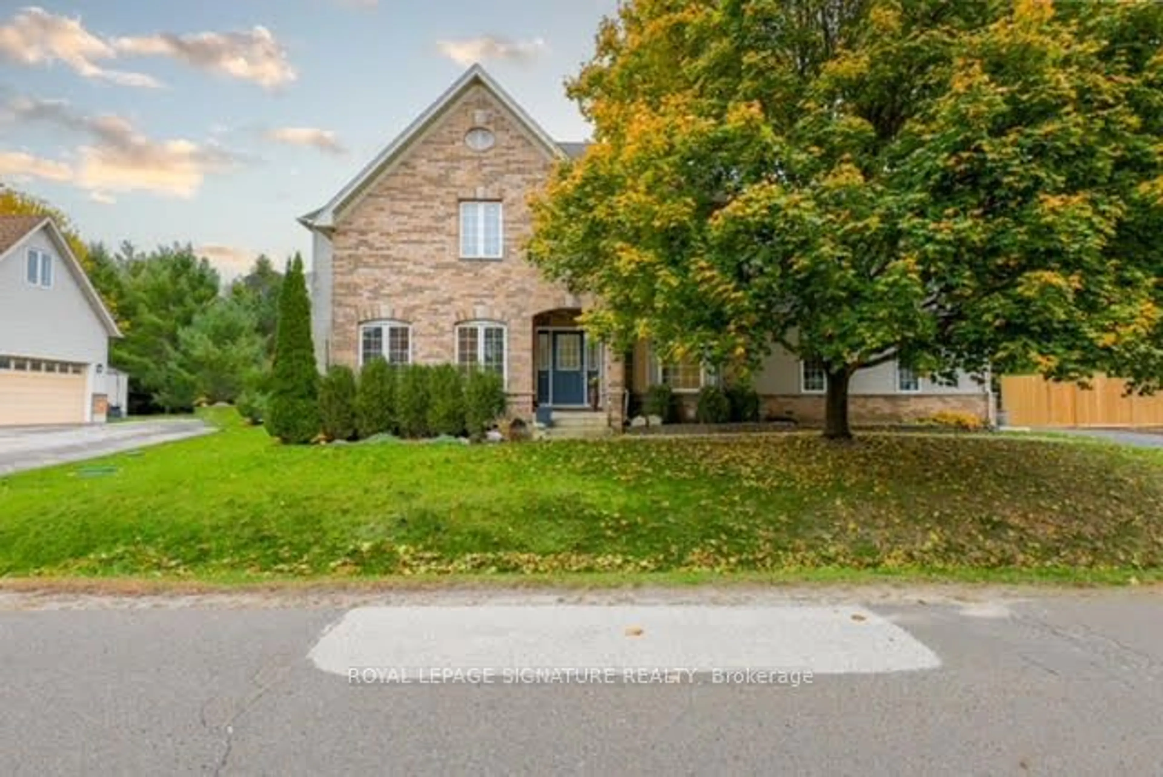 Frontside or backside of a home, the street view for 6 Valley Ridge Lane, Hamilton Ontario L8N 2Z7