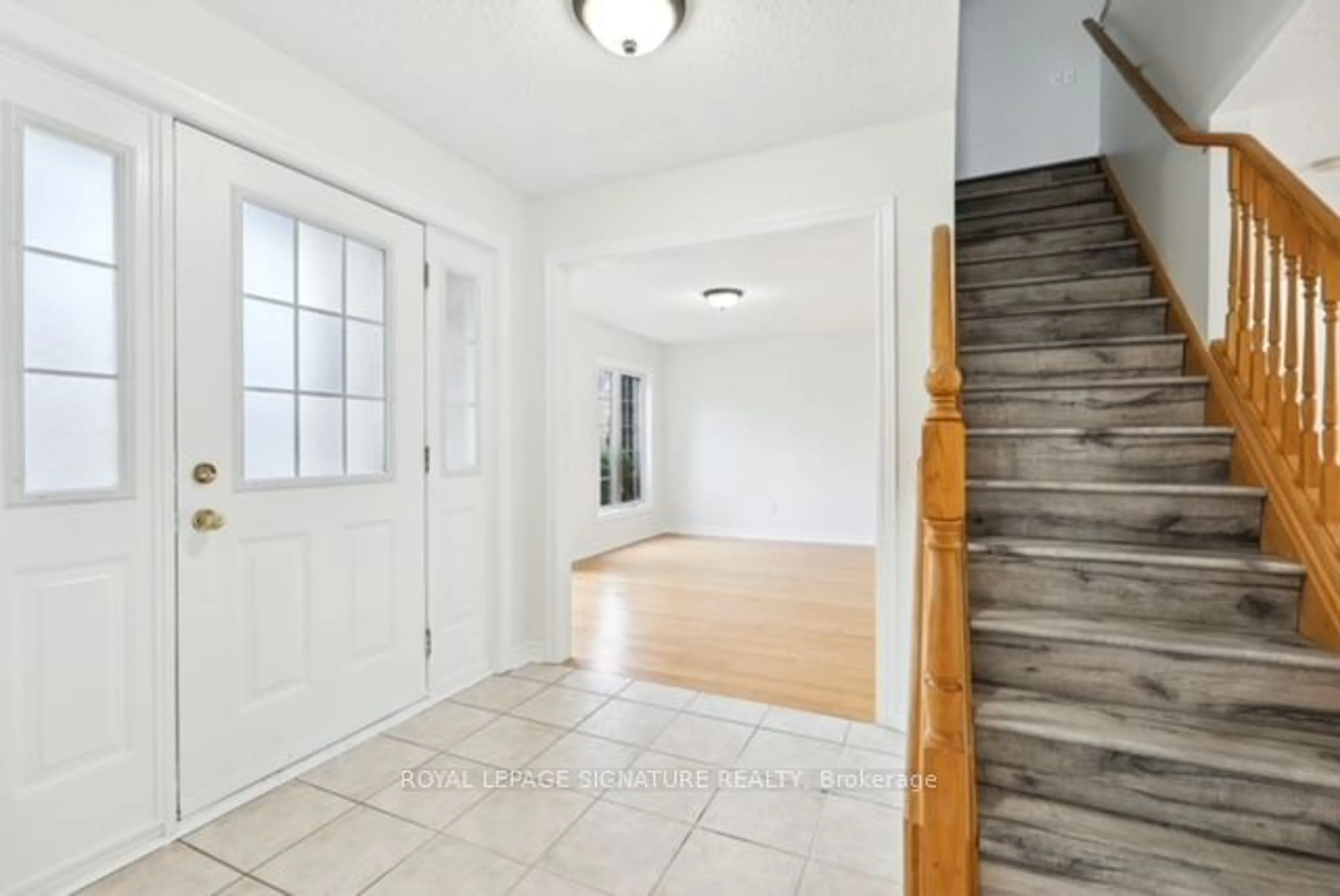 Indoor entryway, wood floors for 6 Valley Ridge Lane, Hamilton Ontario L8N 2Z7