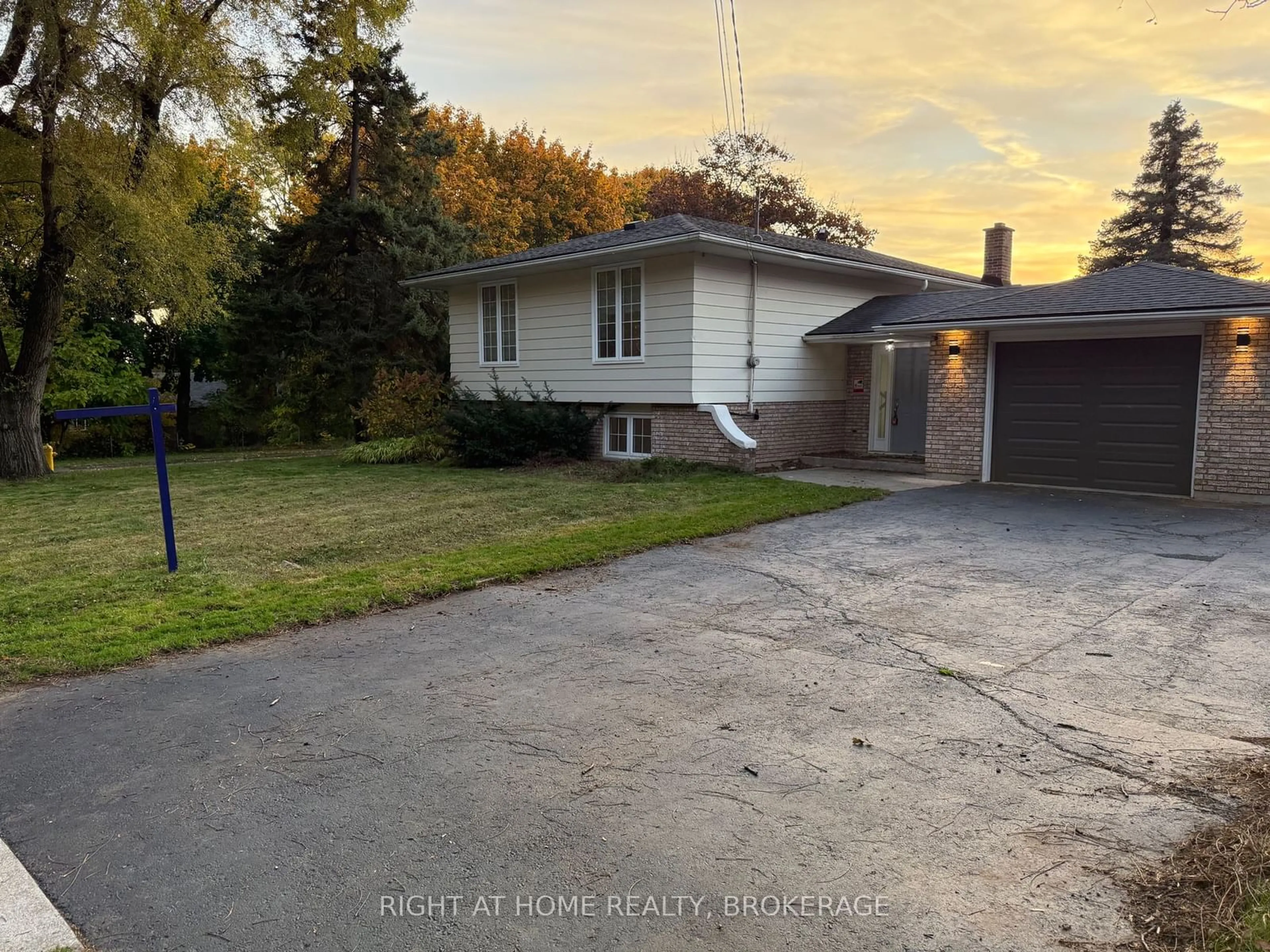 Frontside or backside of a home, cottage for 1190 HAIST St, Pelham Ontario L0S 1E2