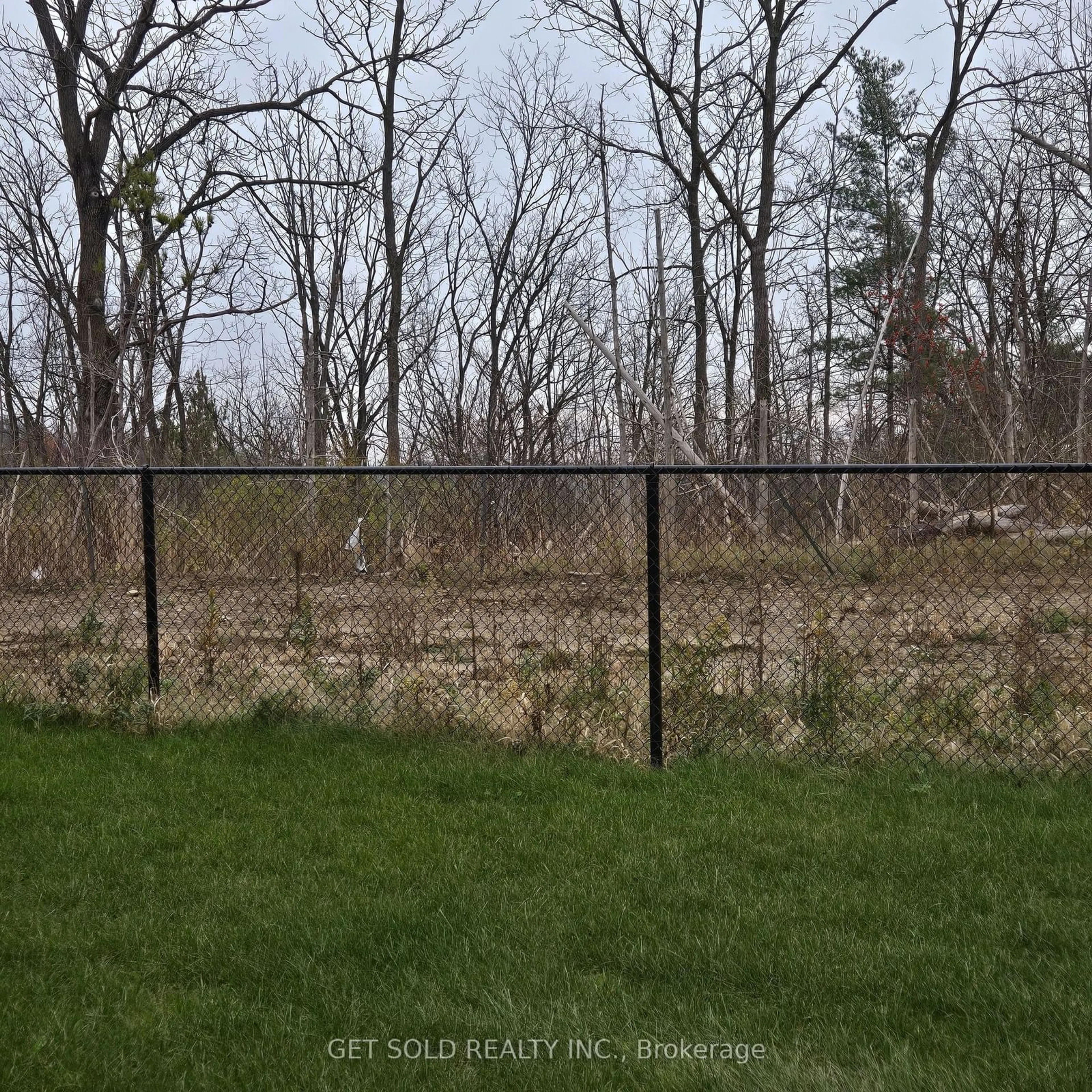 Frontside or backside of a home, the fenced backyard for 133 Court Dr, Brant Ontario N3L 4G7