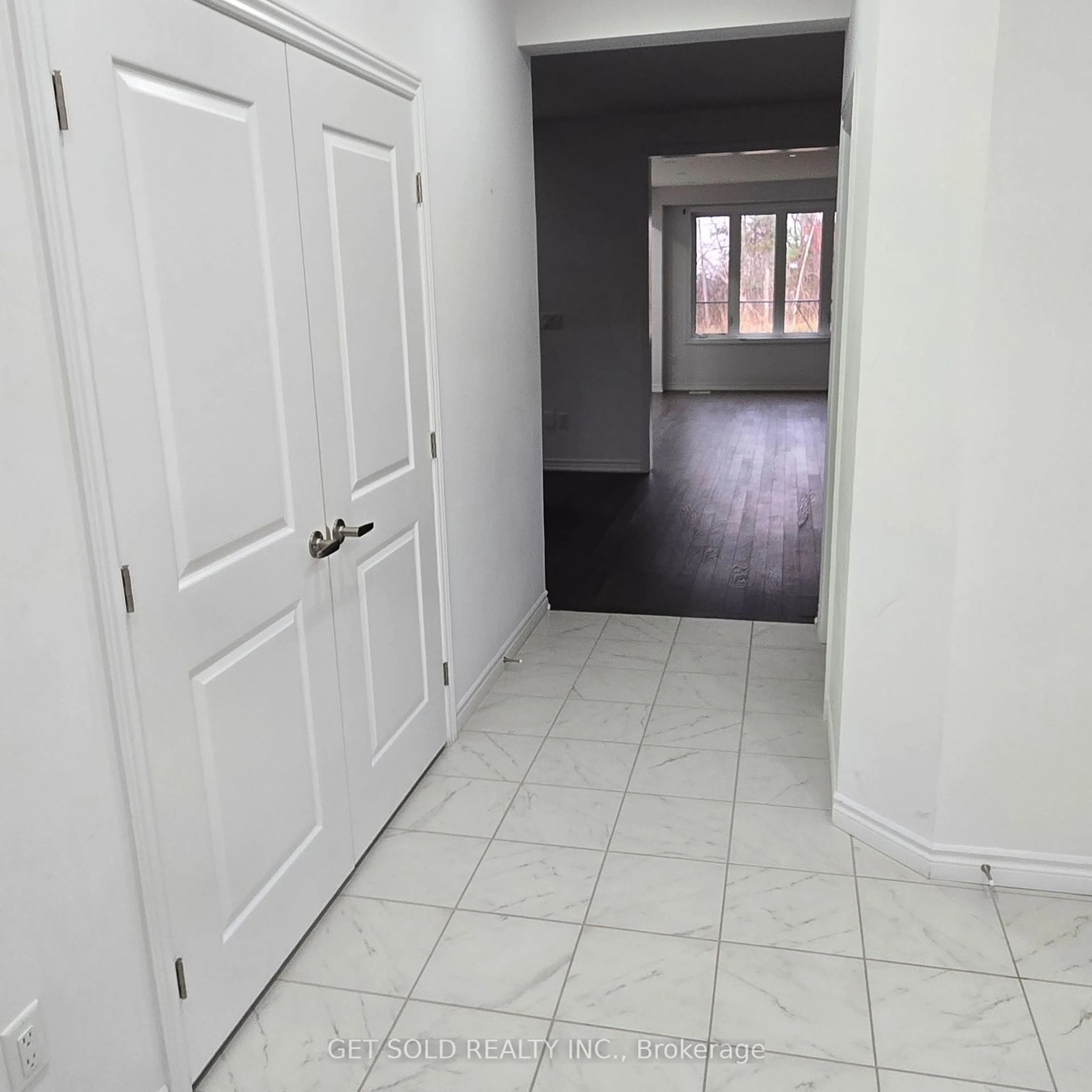 Indoor foyer, not visible floor for 133 Court Dr, Brant Ontario N3L 4G7