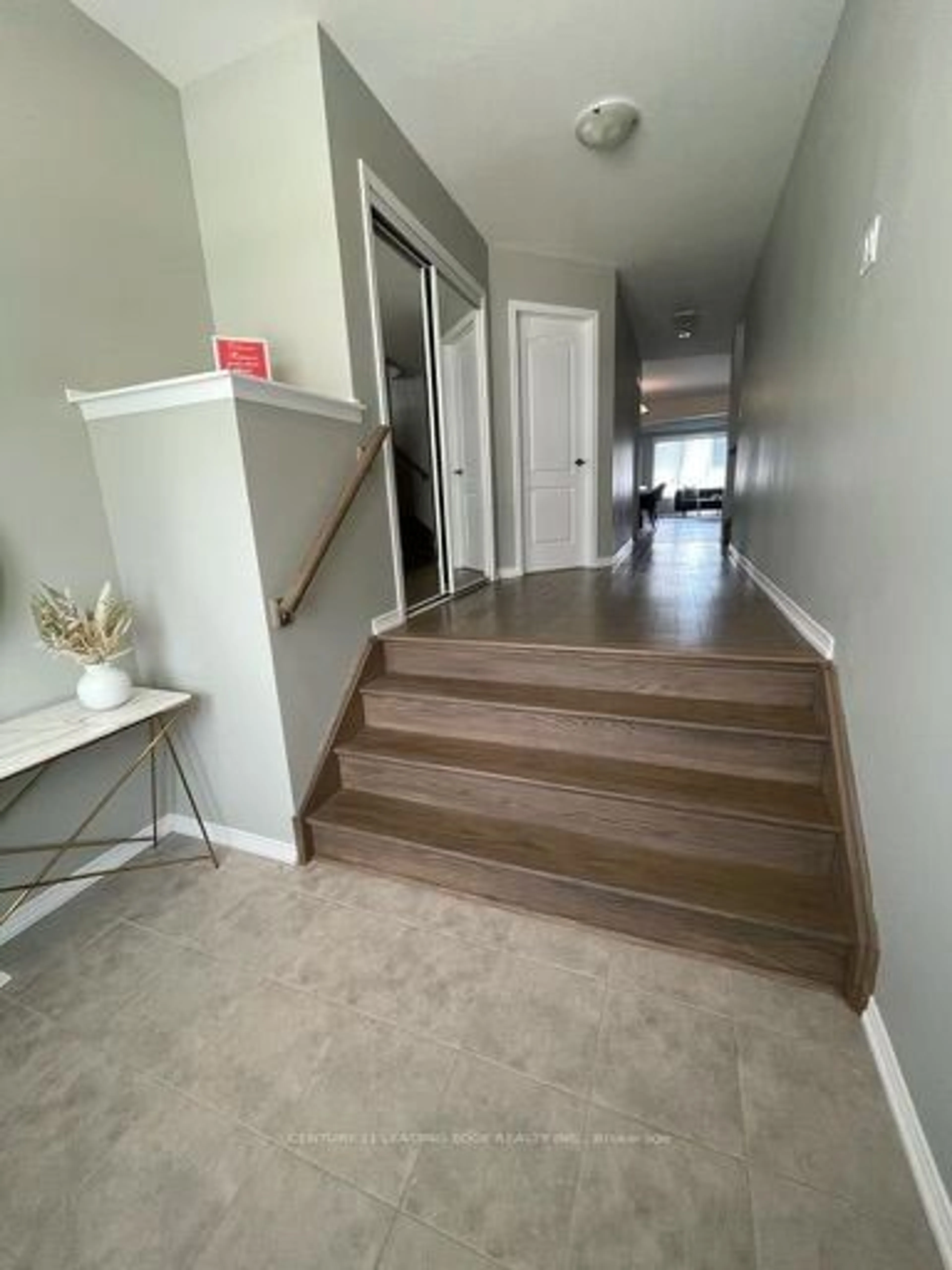 Indoor foyer, not visible floor for 8718 Chickory Tr, Niagara Falls Ontario L2H 2Y6