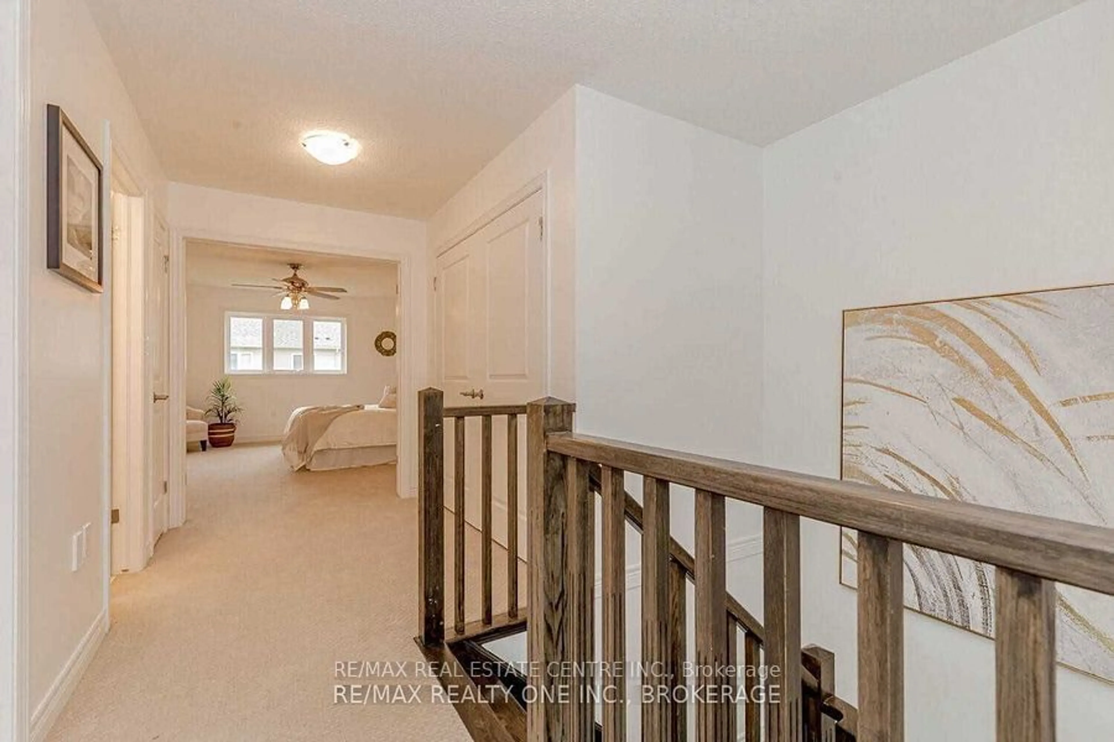 Indoor entryway, wood floors for 99 Bethune Ave, Hamilton Ontario L0R 1P0