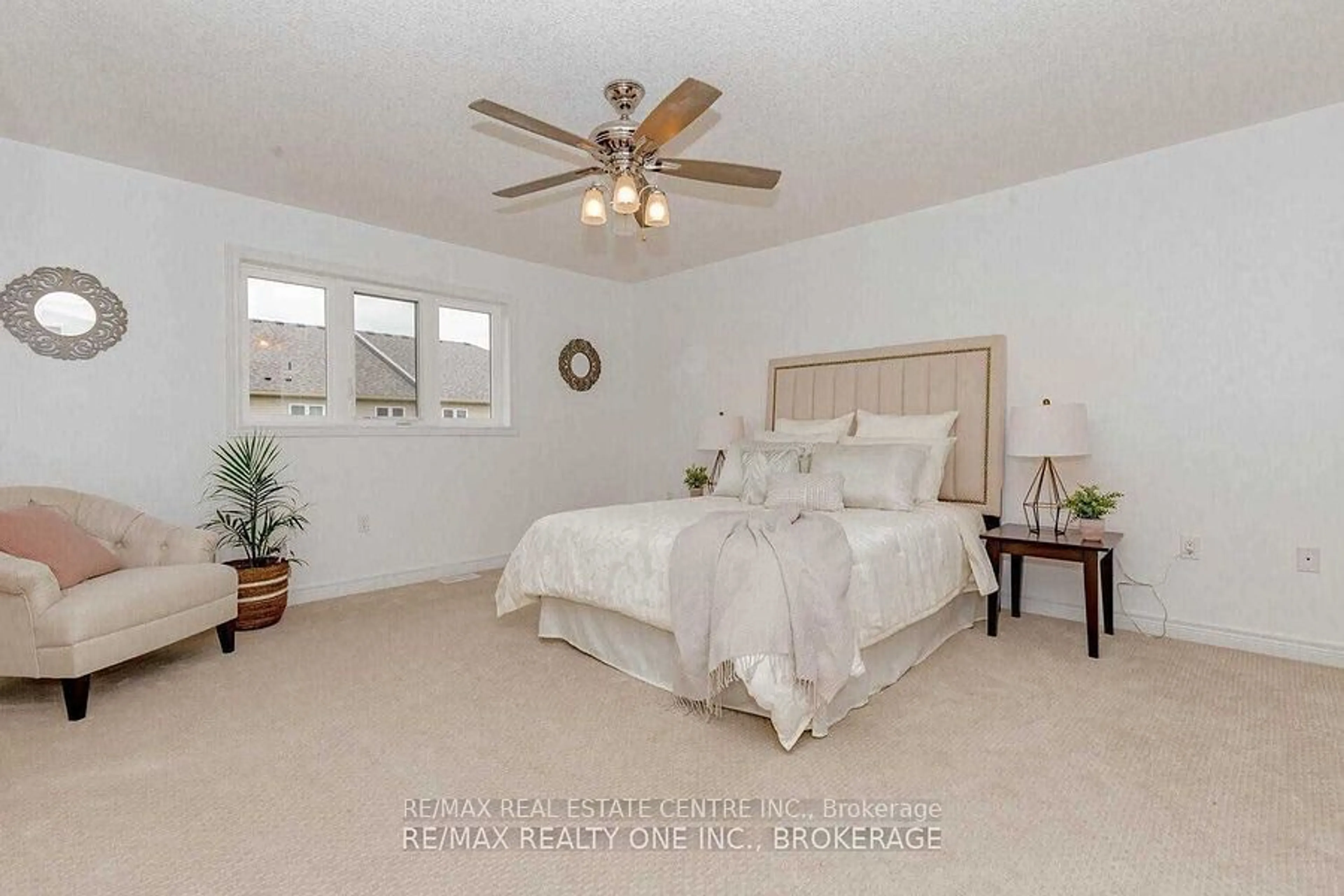 A pic of a room, wood floors for 99 Bethune Ave, Hamilton Ontario L0R 1P0