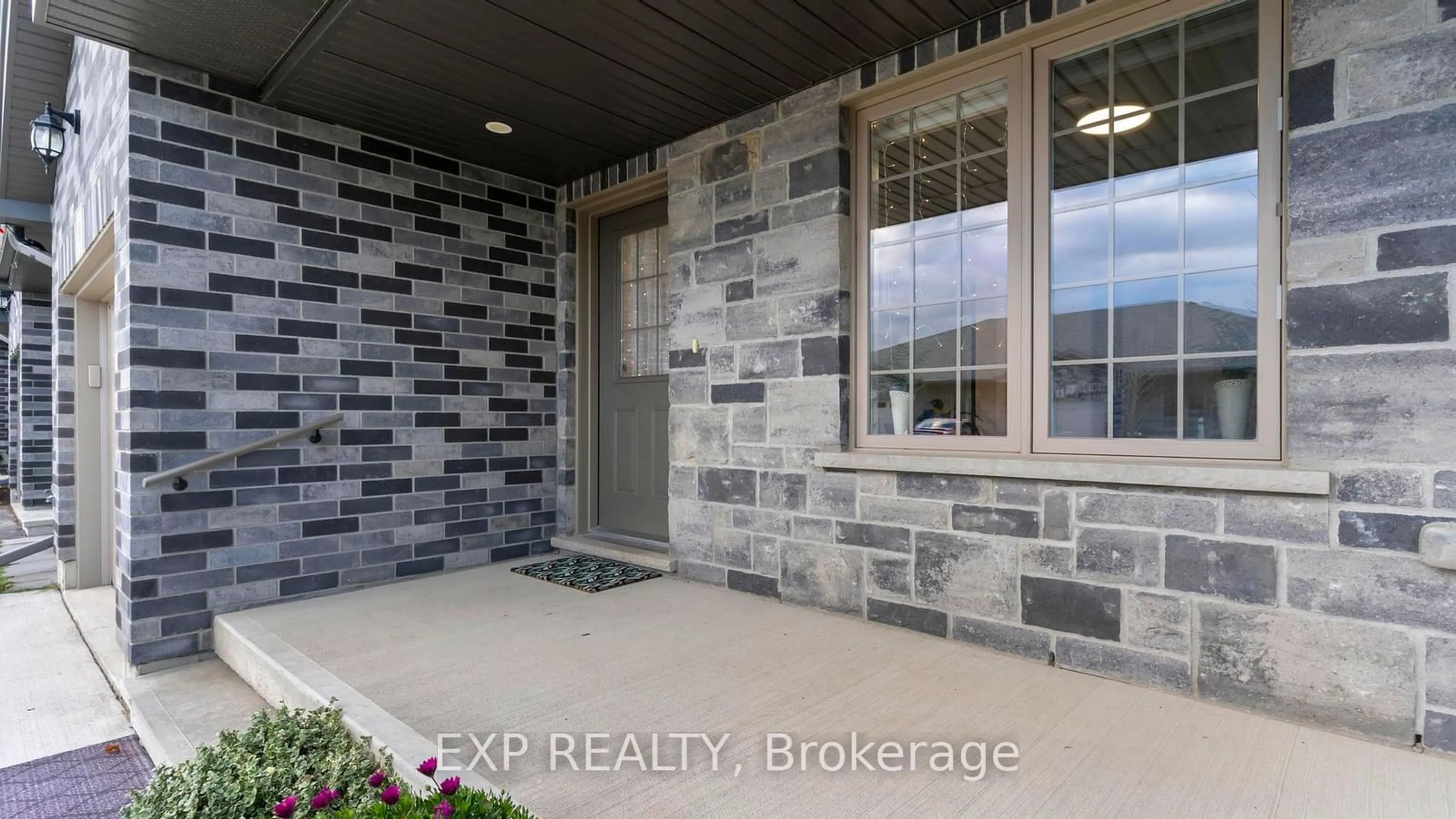 Indoor entryway, ceramic floors for 74 Edison St #9, St. Marys Ontario N4X 0A9