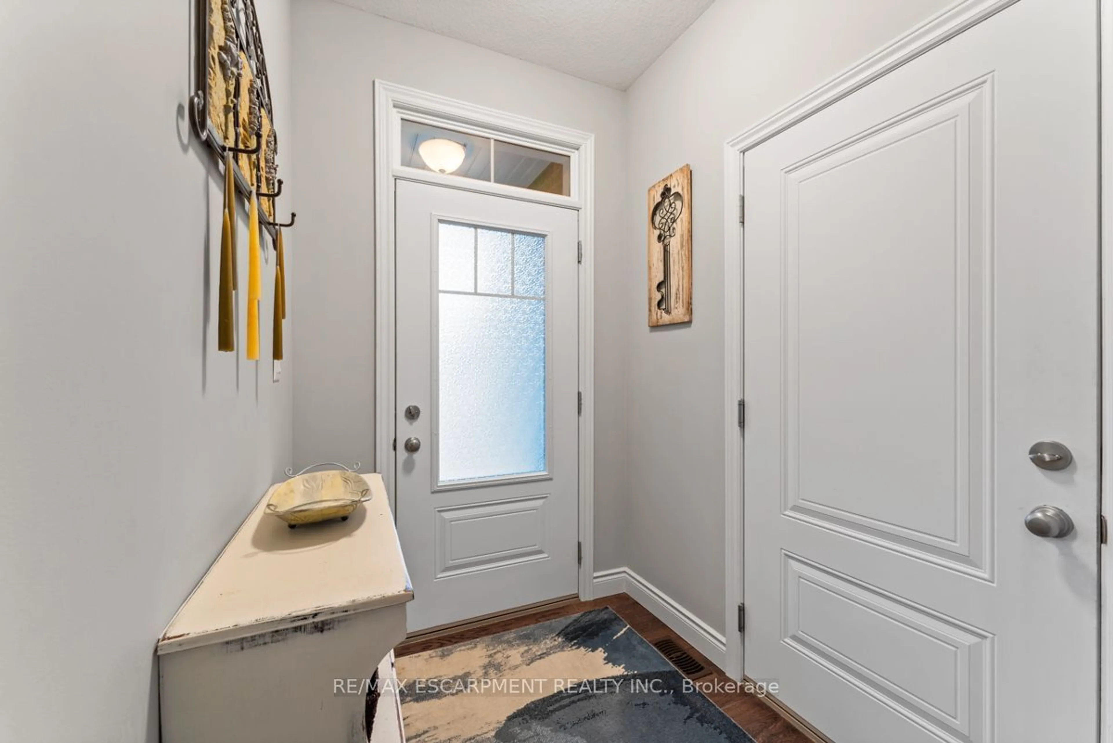 Indoor entryway, wood floors for 418 Nelson St #13, Norfolk Ontario N0A 1N0