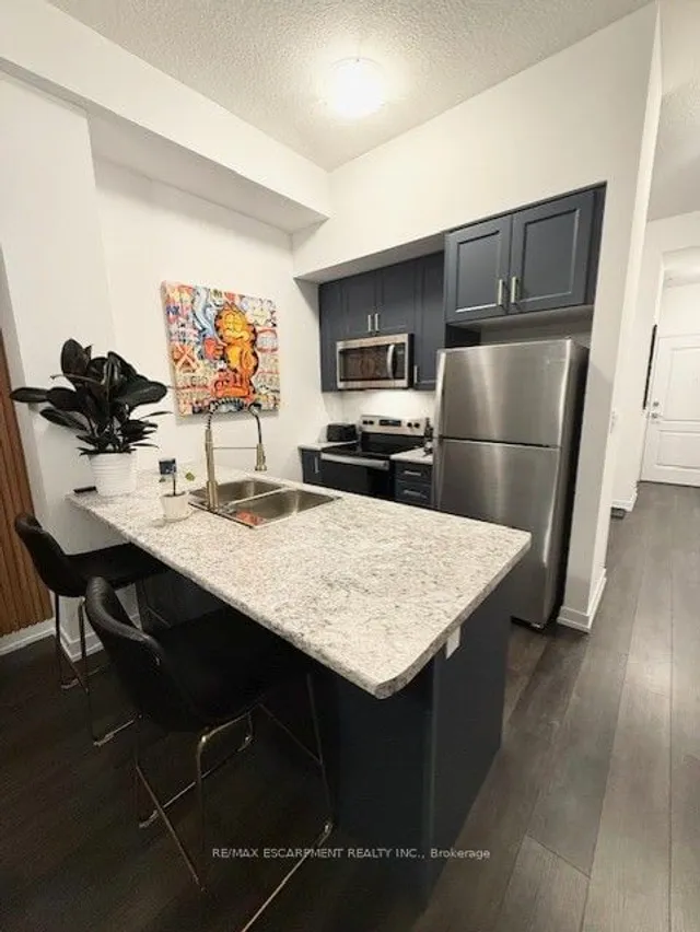Additional property image - 470 DUNDAS St Unit 102
