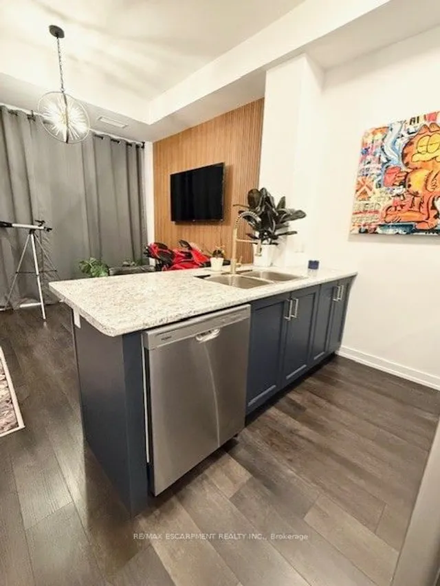 Additional property image - 470 DUNDAS St Unit 102