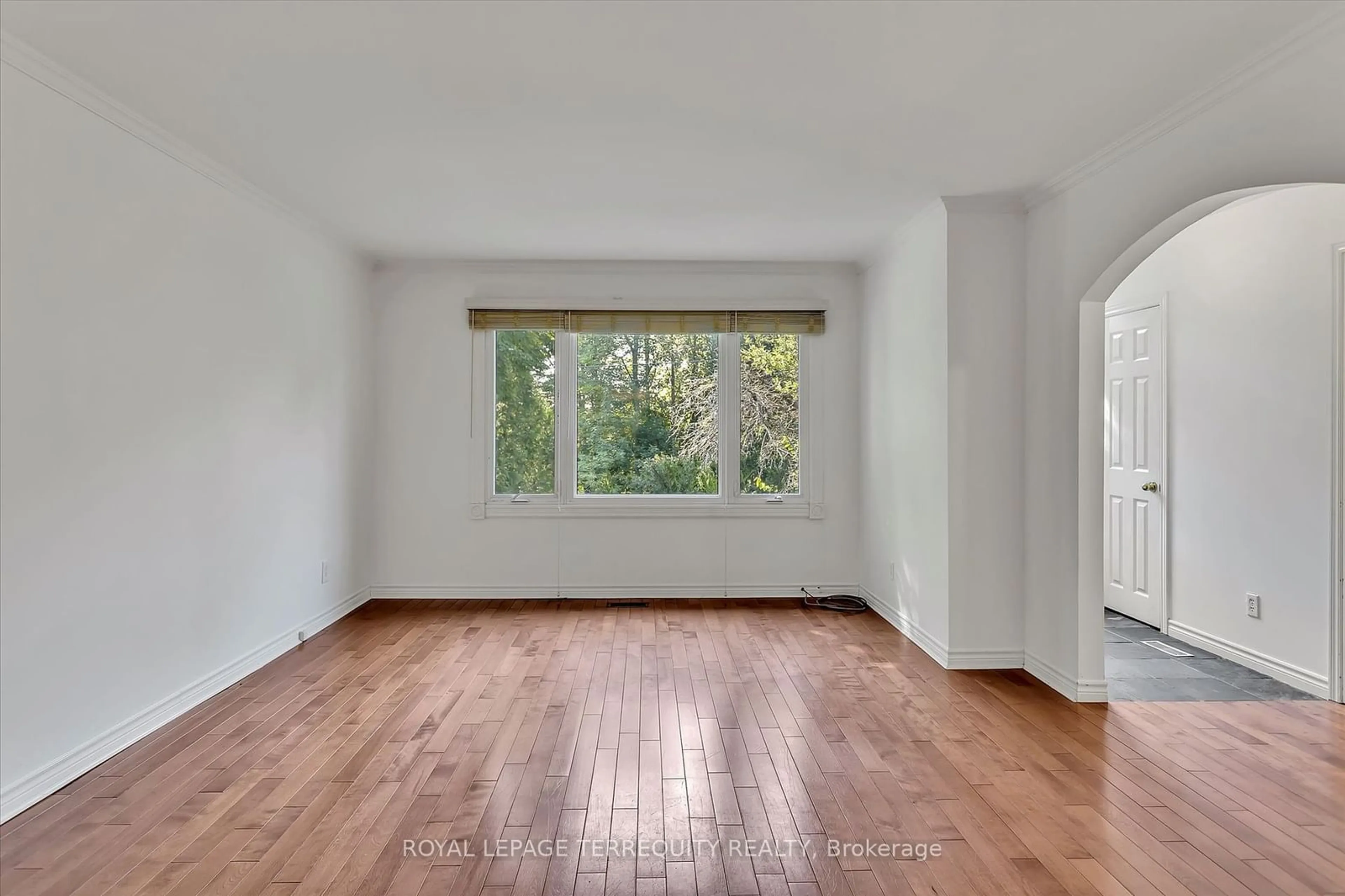 A pic of a room, wood floors for 12 Cliffside Dr, Kawartha Lakes Ontario K0L 1T0