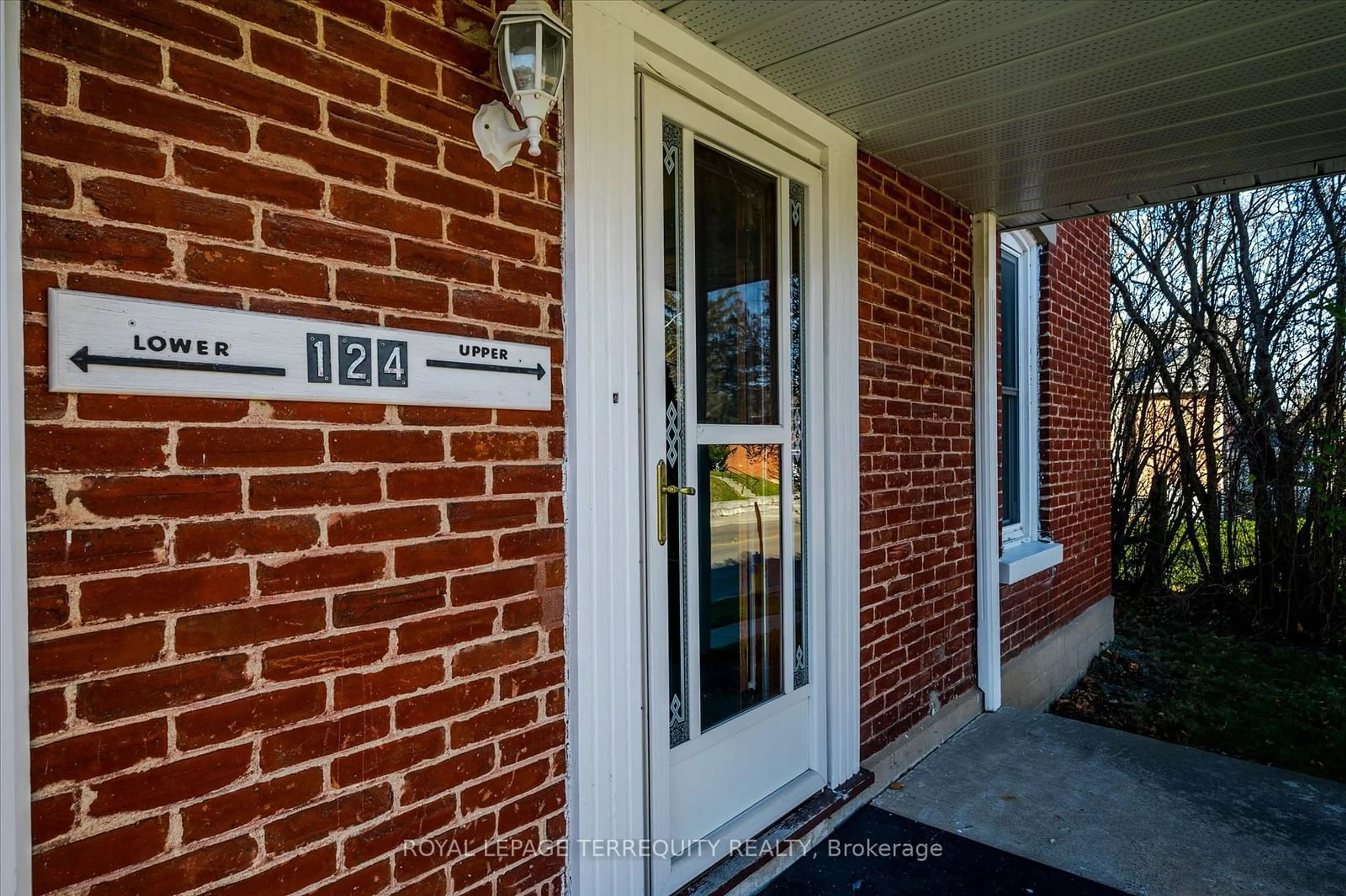 Indoor entryway for 124 Centre St, Trent Hills Ontario K0L 1L0