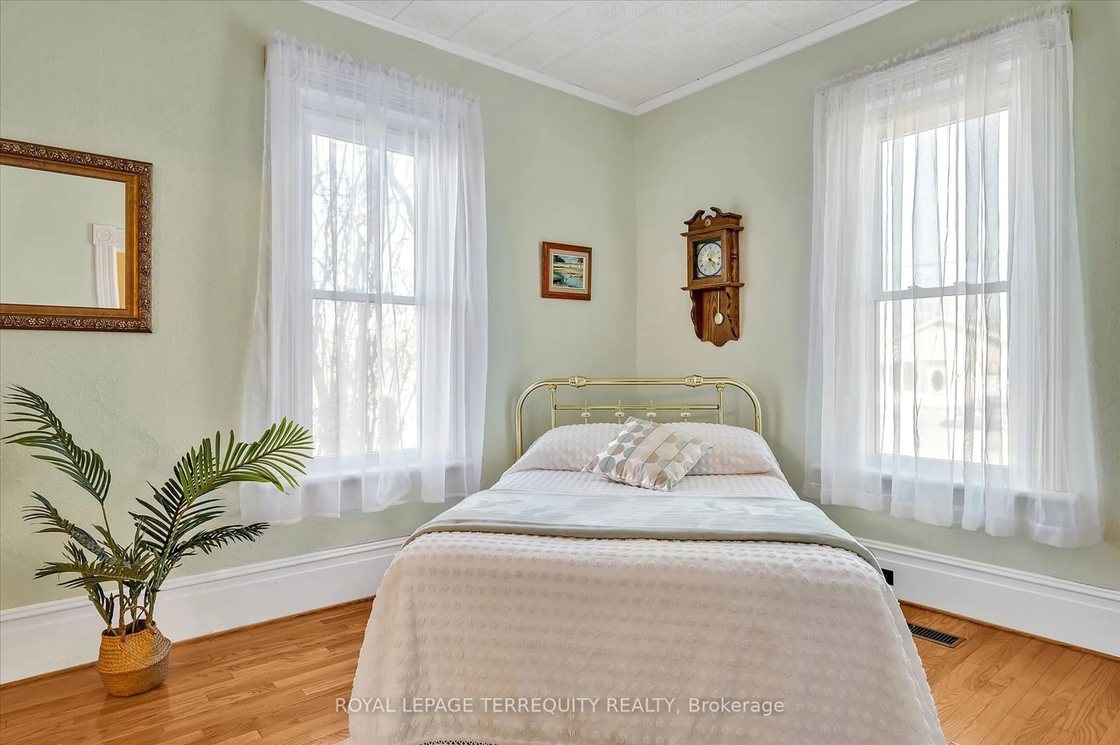 A pic of a room, wood floors for 124 Centre St, Trent Hills Ontario K0L 1L0