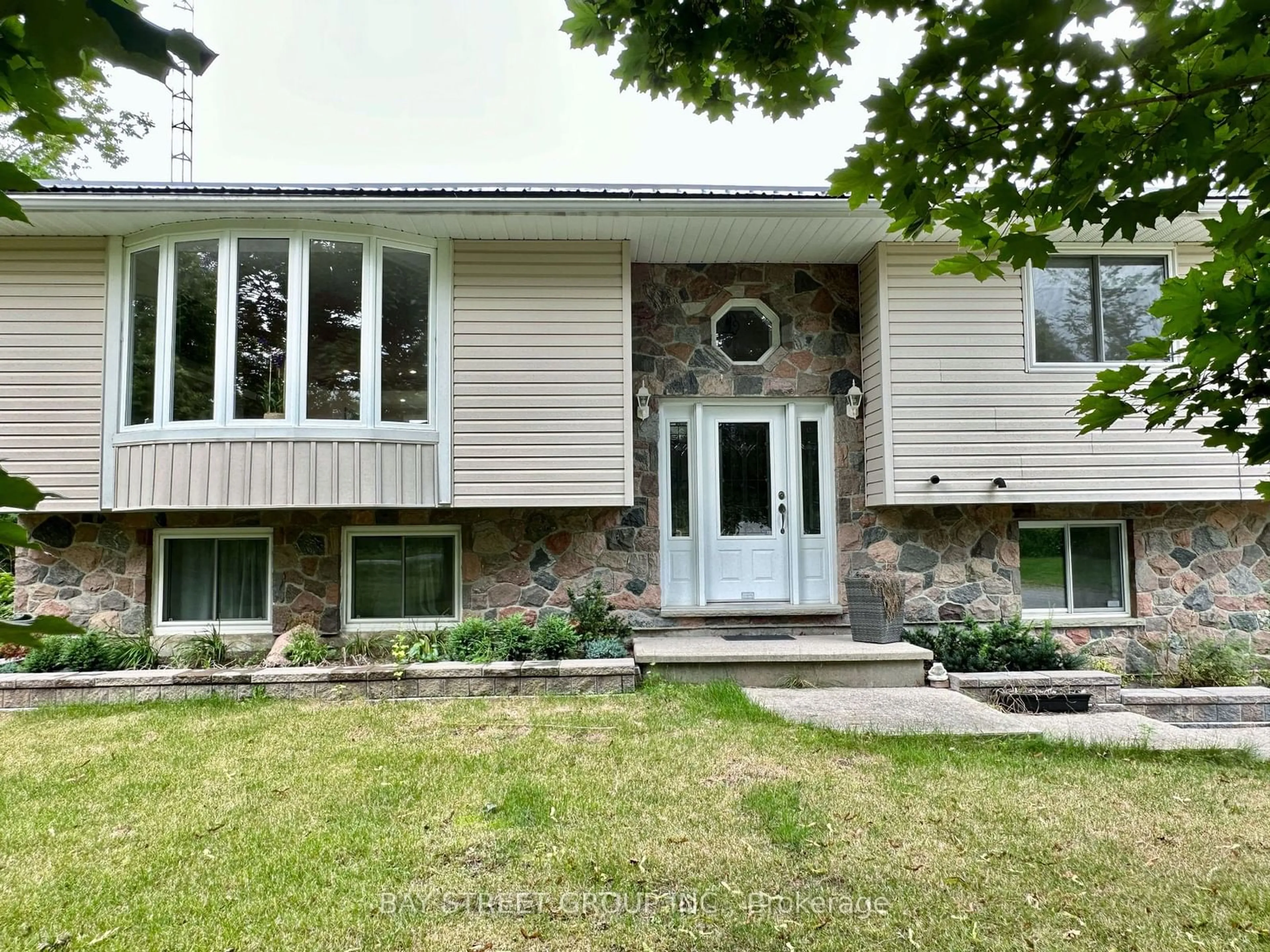 Frontside or backside of a home, the front or back of building for 5173 Rice Lake Dr, Hamilton Township Ontario K0L 1E0