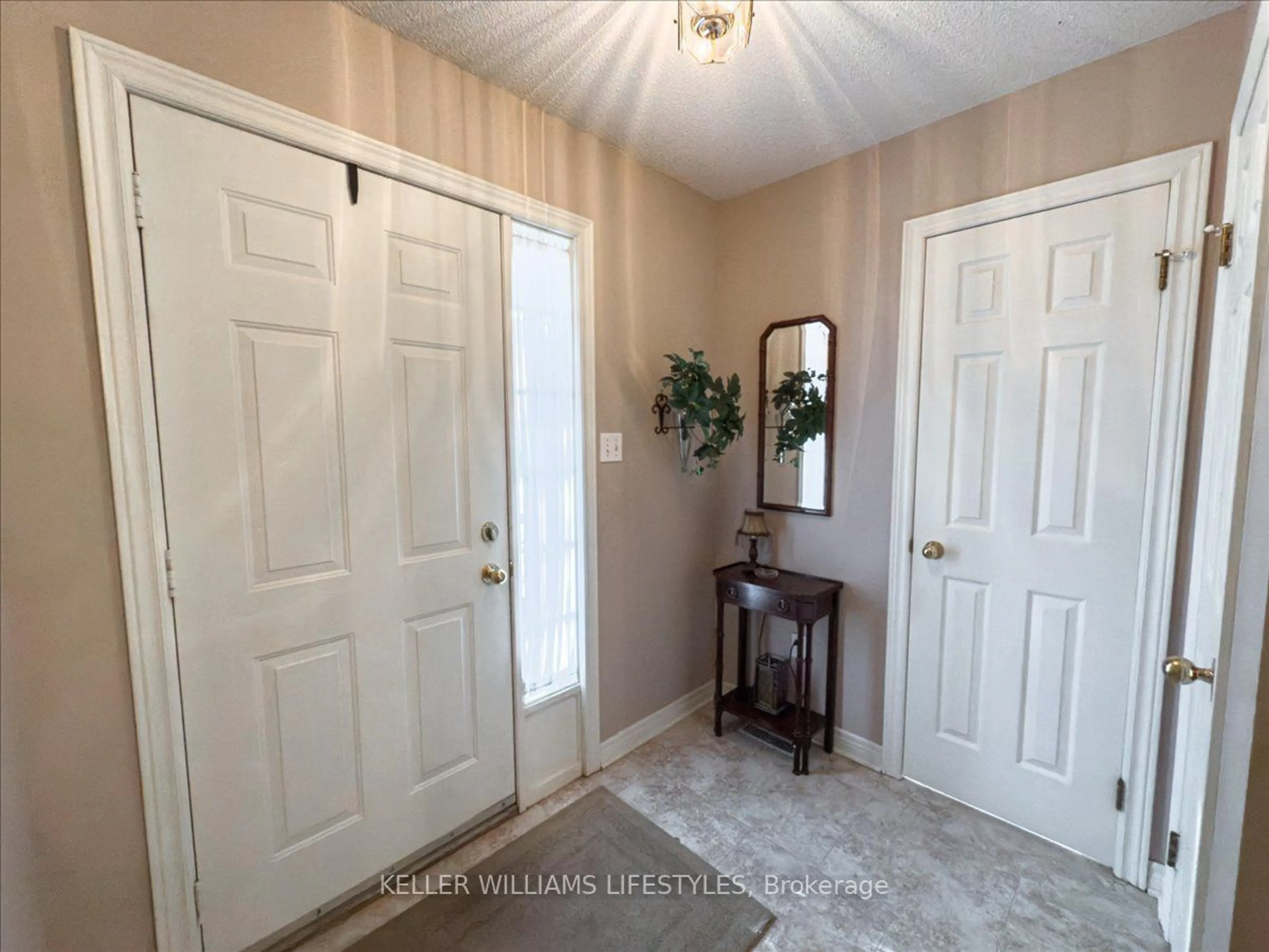 Indoor entryway, wood floors for 1478 ADELAIDE St #29, London Ontario N5X 3Y1