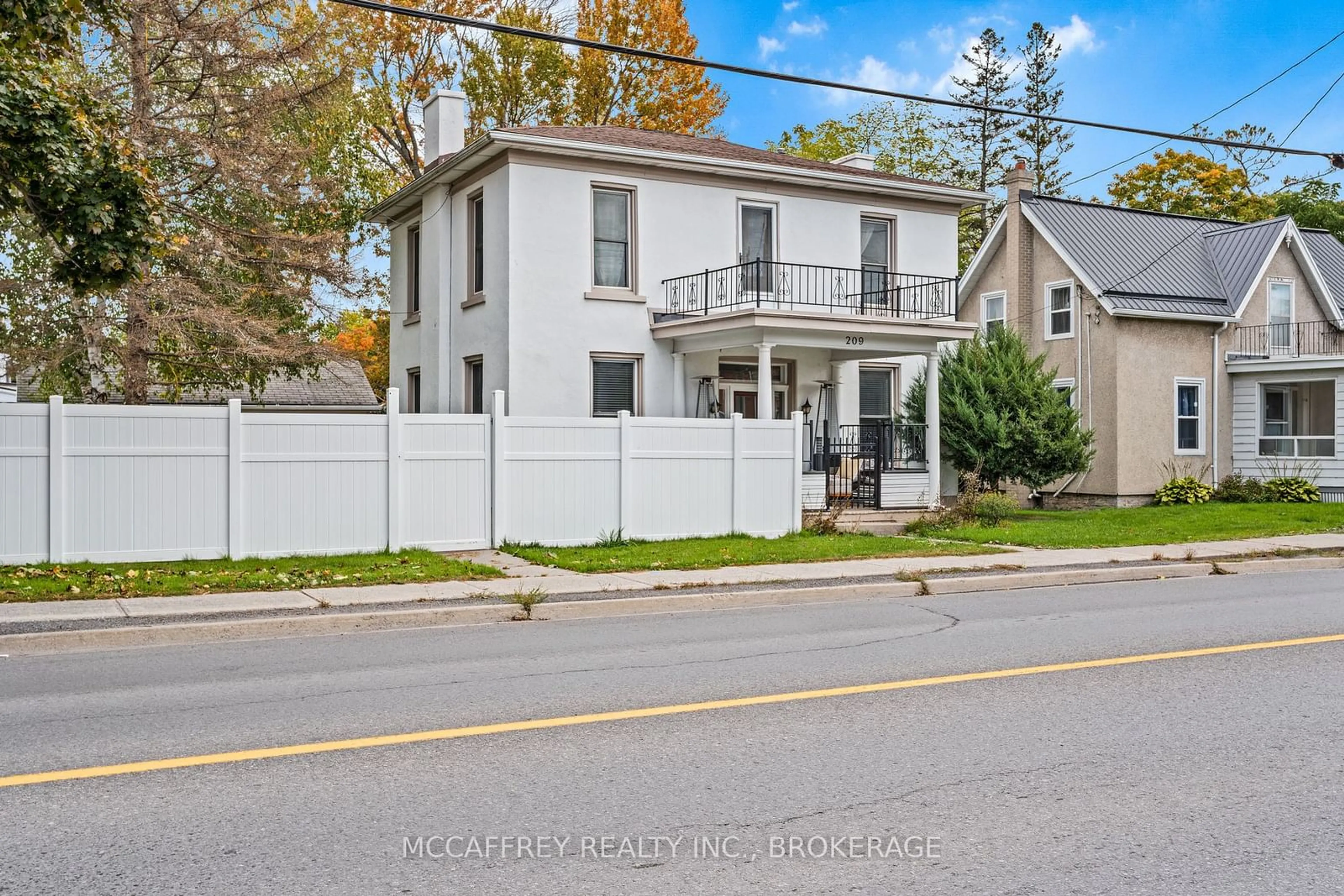 A pic from exterior of the house or condo, the street view for 209 Centre St, Greater Napanee Ontario K7R 1N7