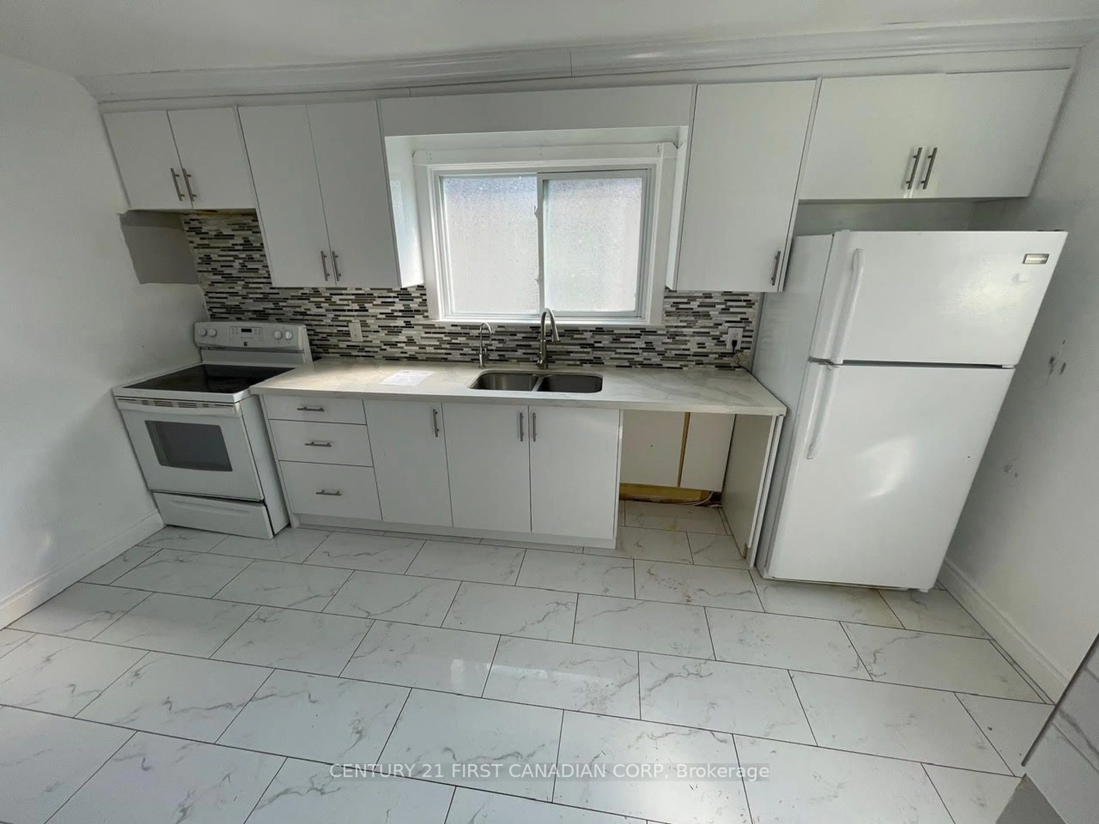 Standard kitchen, ceramic floors, cottage for 1119 Trafalgar St, London Ontario N5Z 1G9