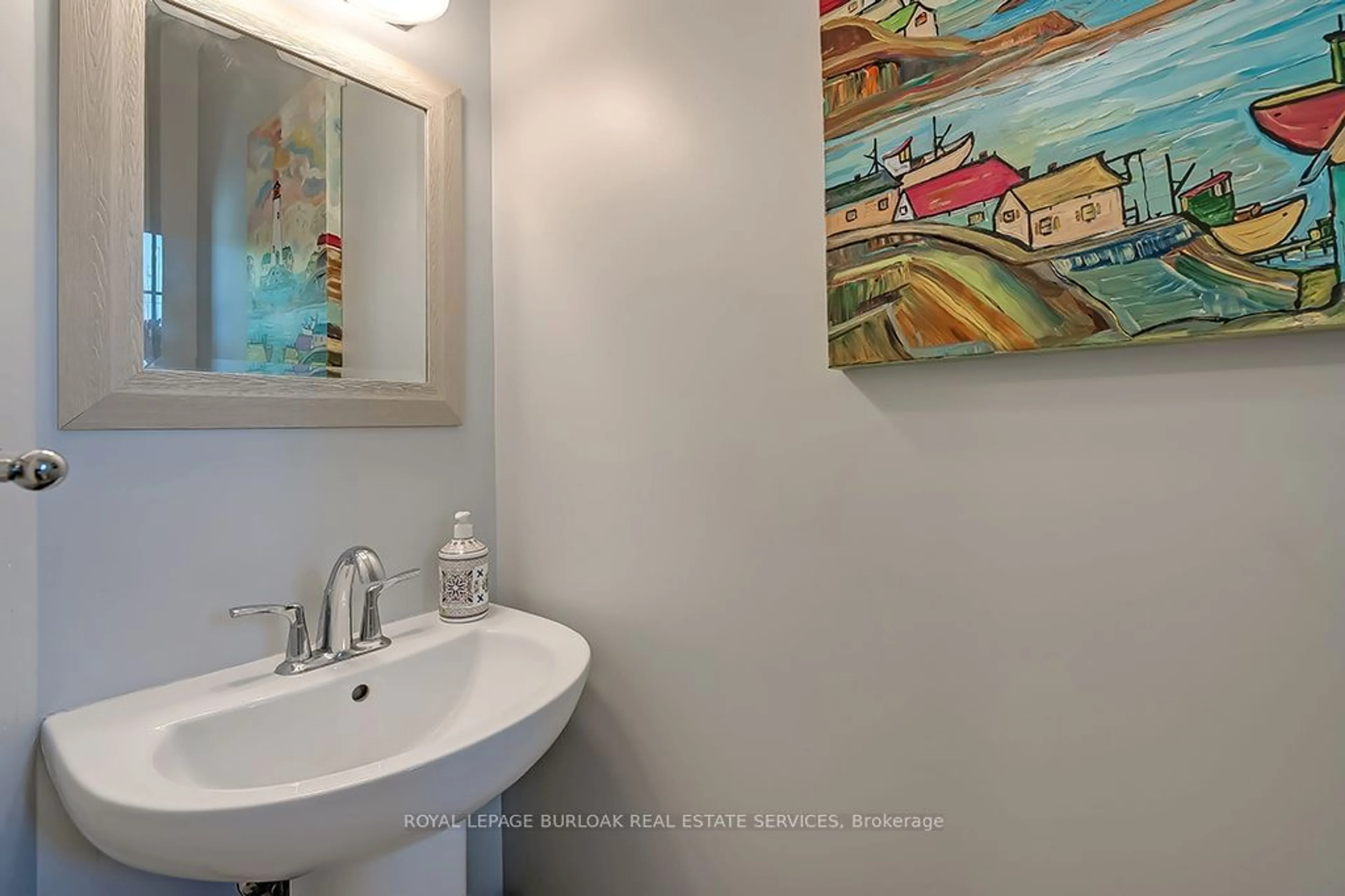 Bathroom, ceramic floors for 1069 Beach Blvd, Hamilton Ontario L8H 6Z9