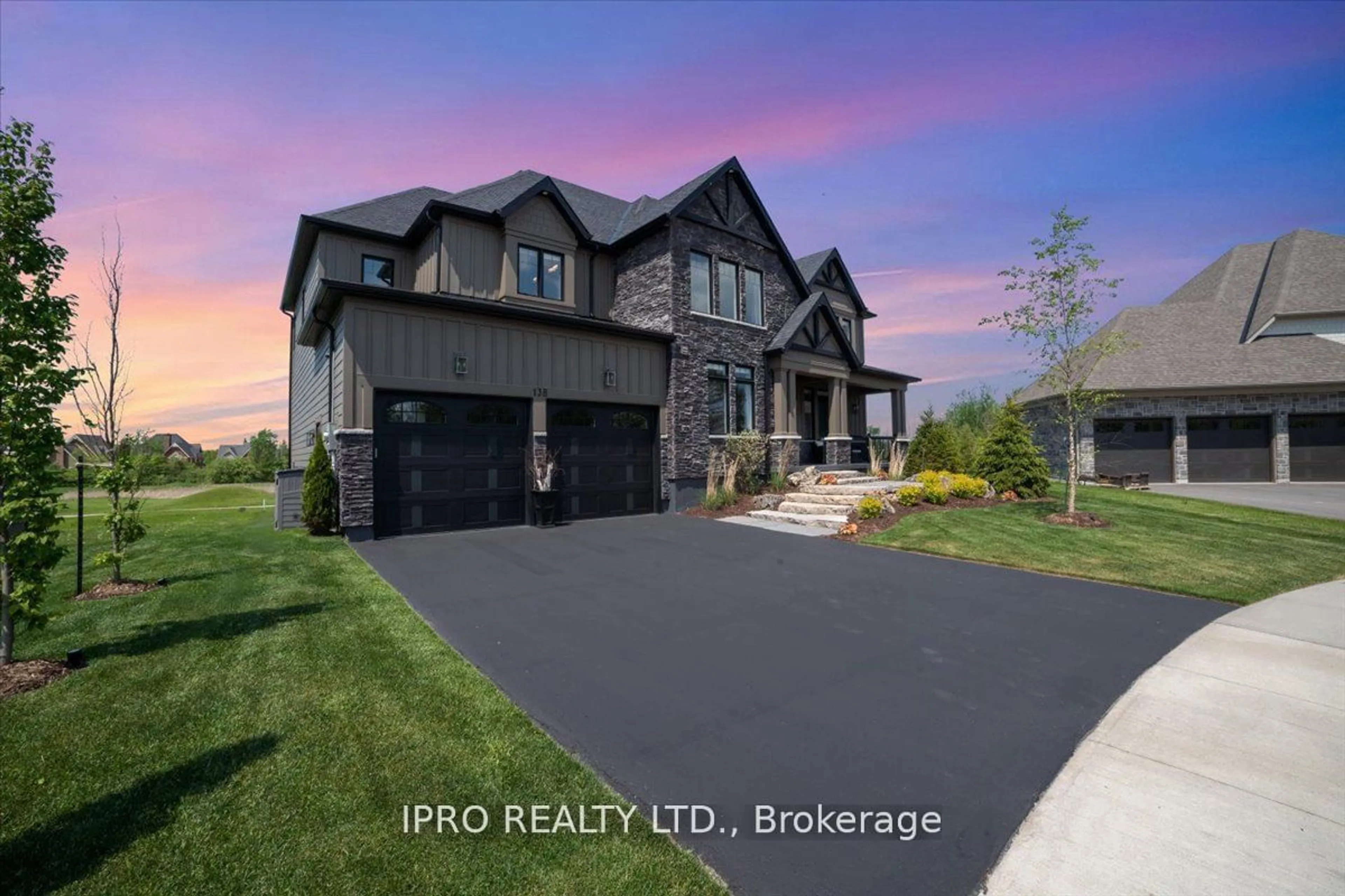 Frontside or backside of a home, the street view for 138 Creekwood Crt, Blue Mountains Ontario L9Y 0V1