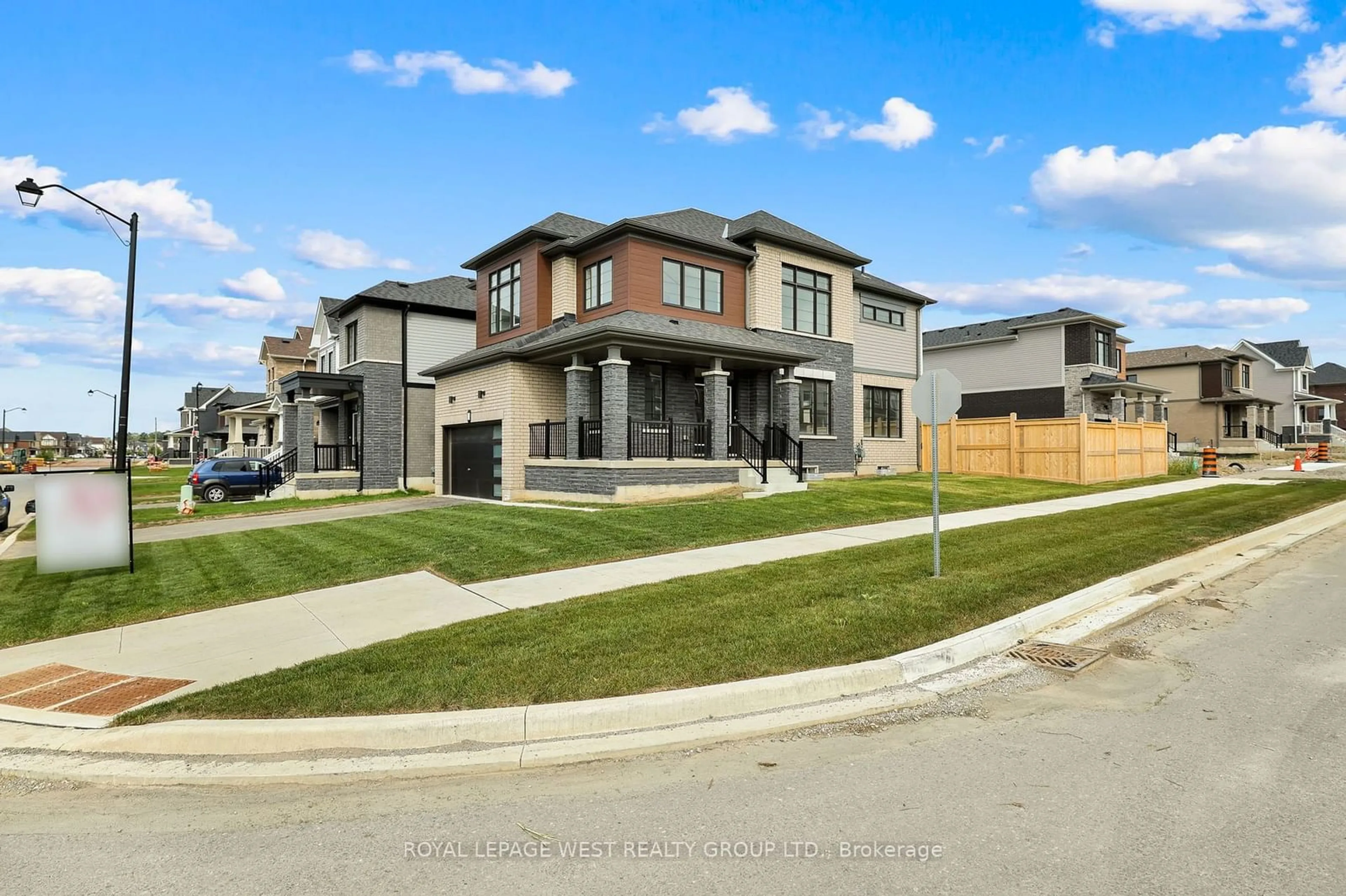 Frontside or backside of a home, the street view for 124 Lilac Circ, Haldimand Ontario N3W 2G9