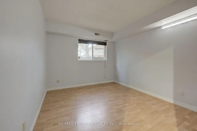 Additional property image - 3085 Kingsway Dr Unit 25