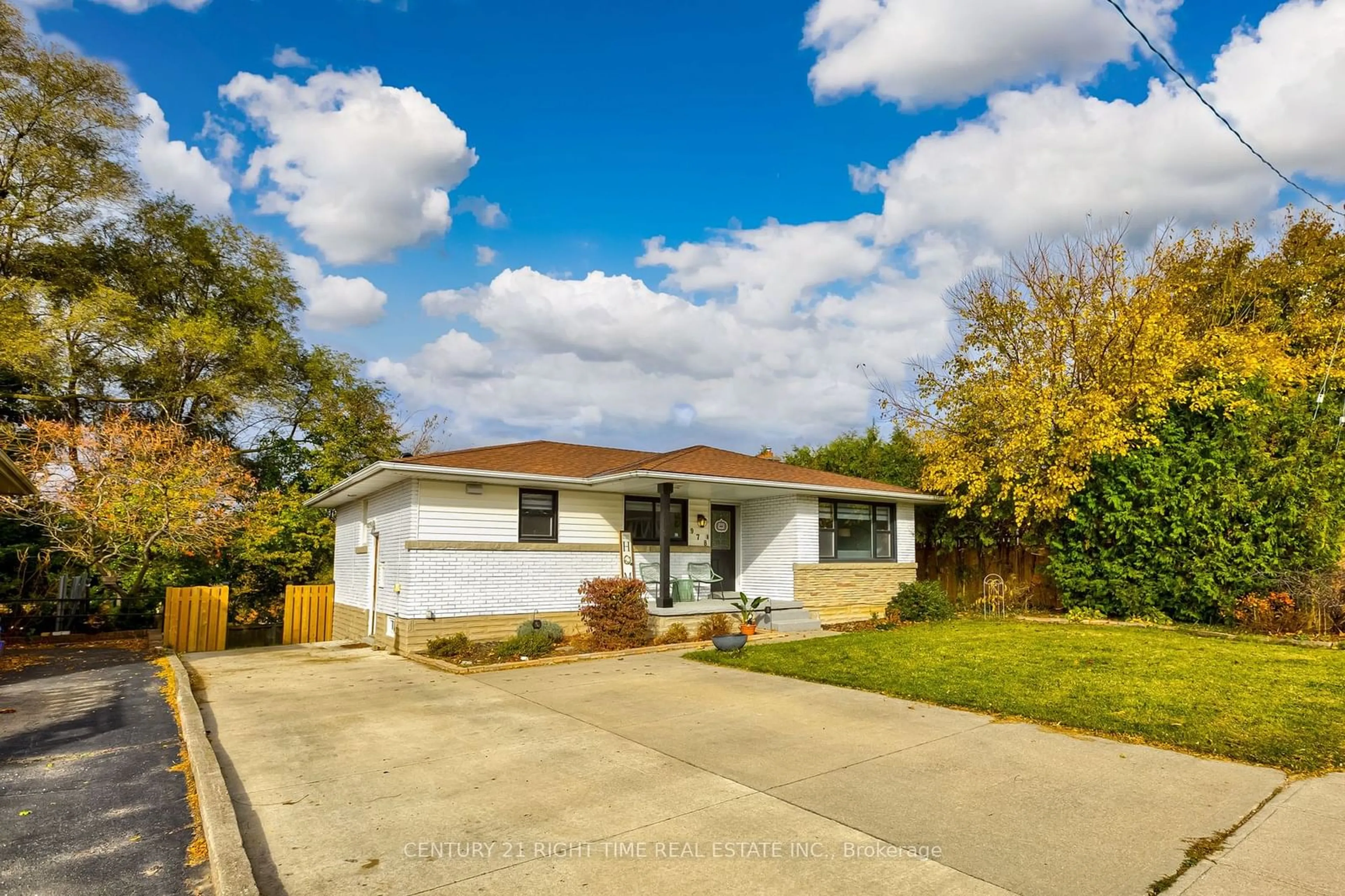 Frontside or backside of a home, the street view for 978 Winterhalt Ave, Cambridge Ontario N3H 4J8