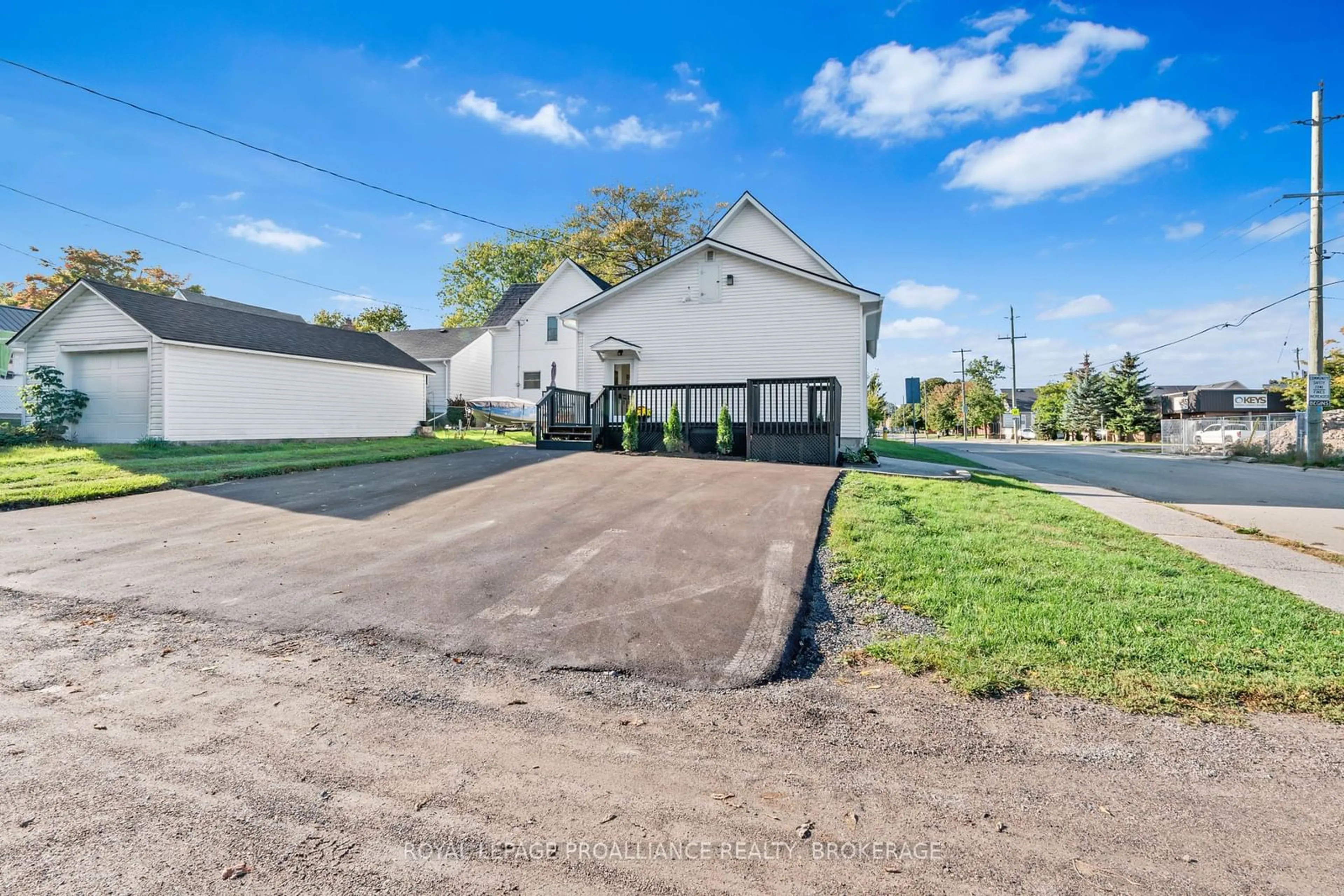 Frontside or backside of a home, cottage for 299 ARTHUR St, Gananoque Ontario K7G 1B3