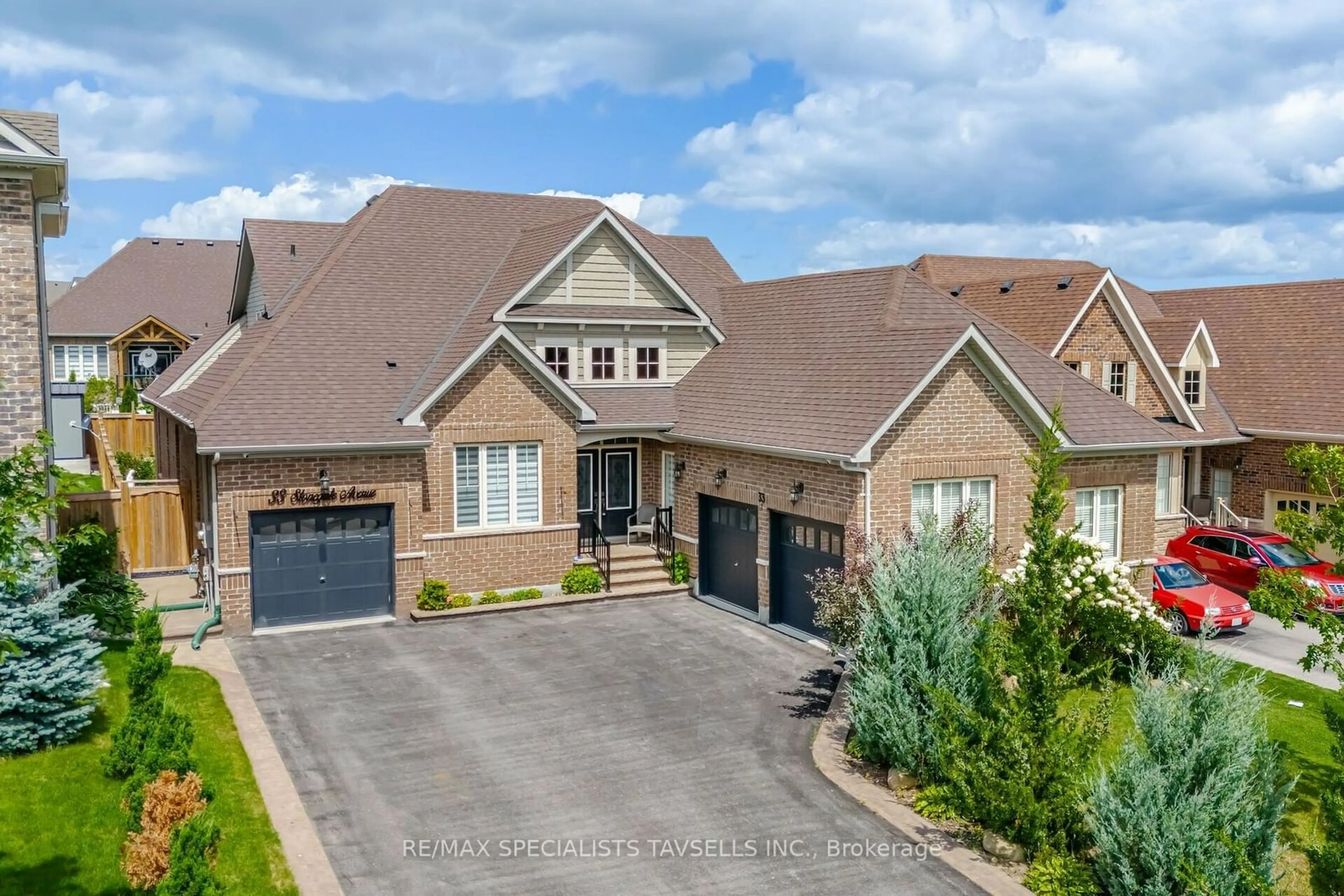 Frontside or backside of a home, cottage for 33 Stonegate Ave, Mono Ontario L9W 6T4