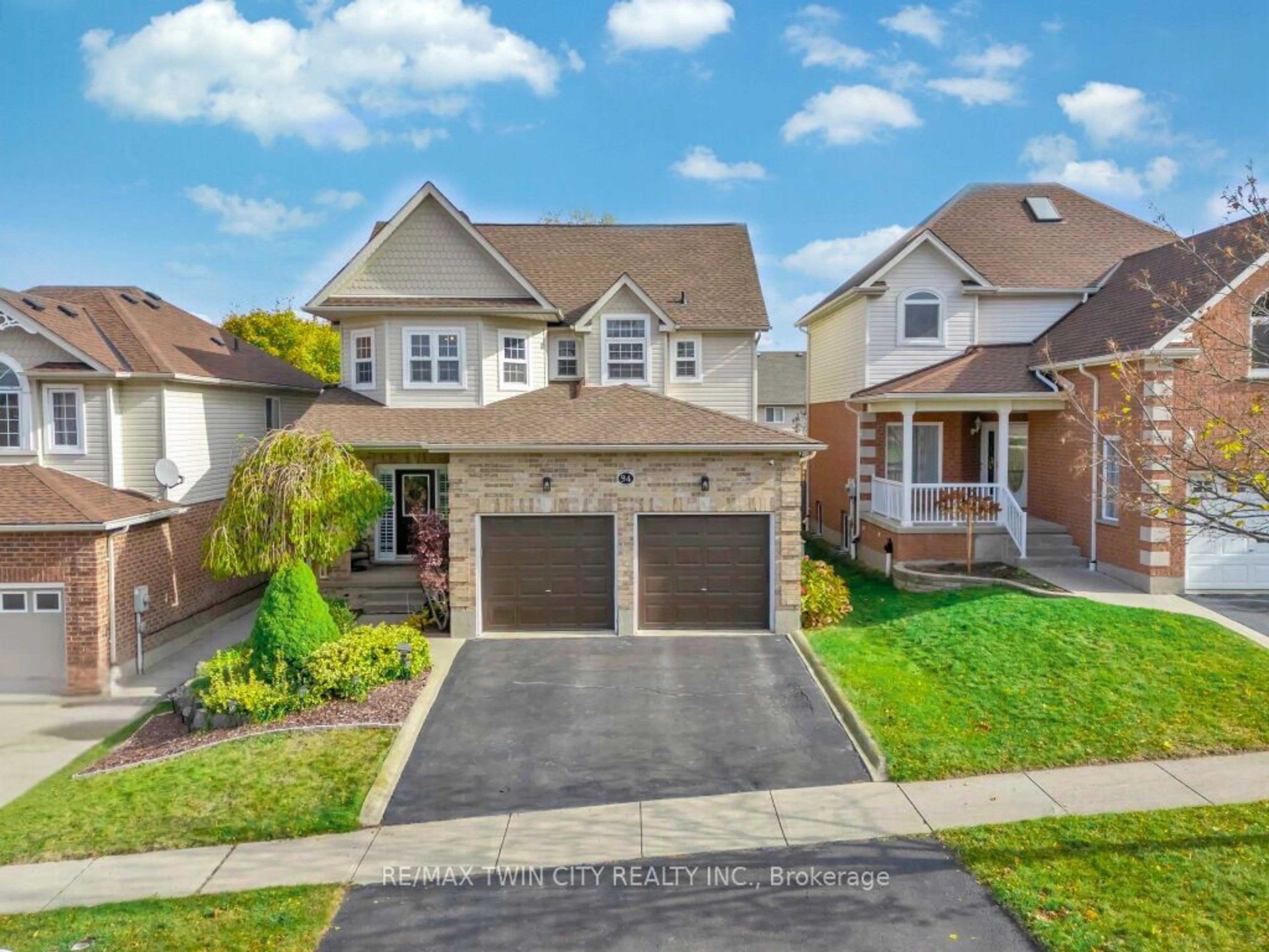 Frontside or backside of a home, the street view for 94 Forest Edge Tr, Kitchener Ontario N2P 2L8